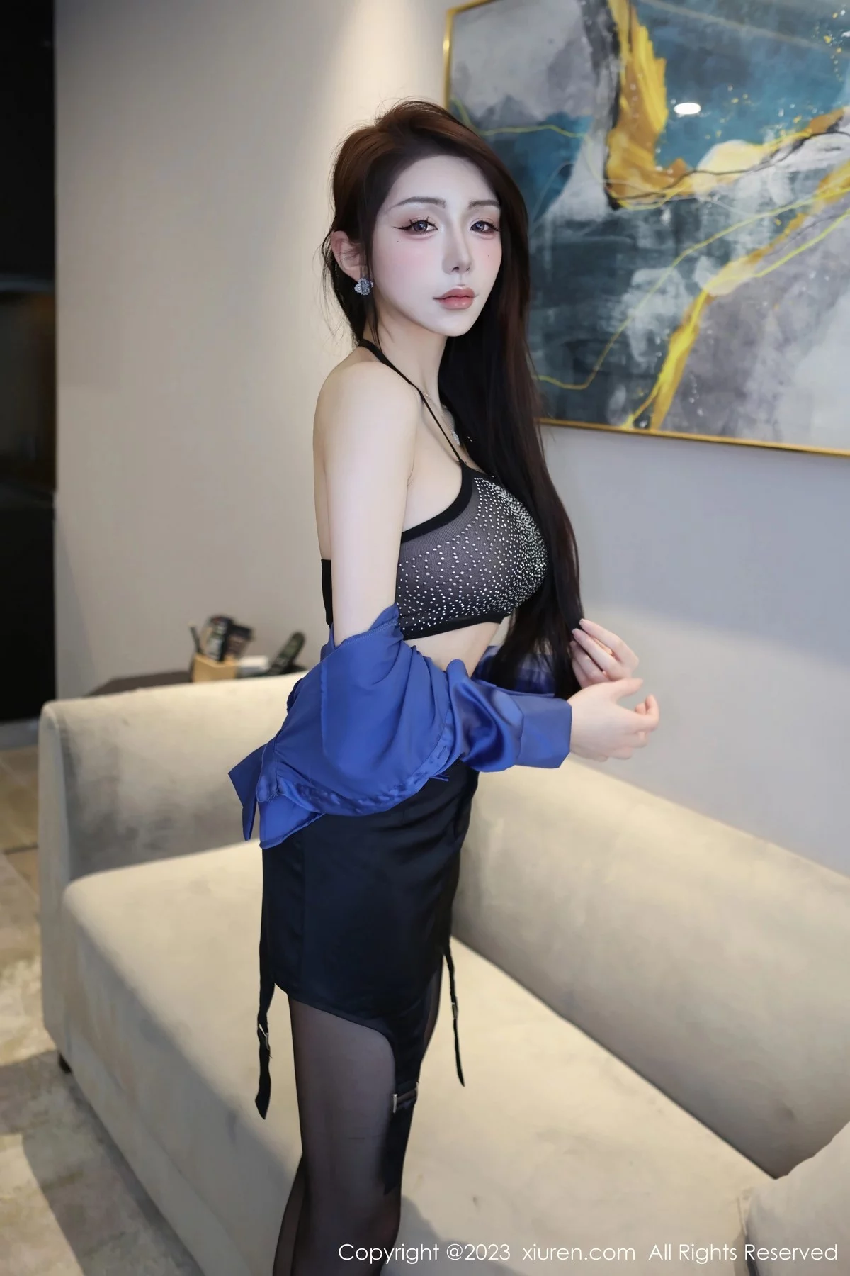 XiuRen第6594期_模特金幼汐Vivian性感蓝T配黑短裙超薄黑丝秀惹火身材诱惑写真83P