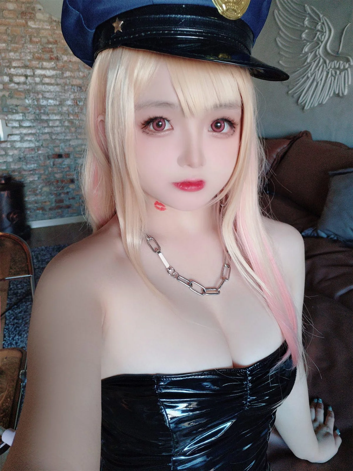Cosplay美女日奈娇喜多川海梦女警主题性感低胸服饰配黑短裙秀丰满身材诱惑写真80P