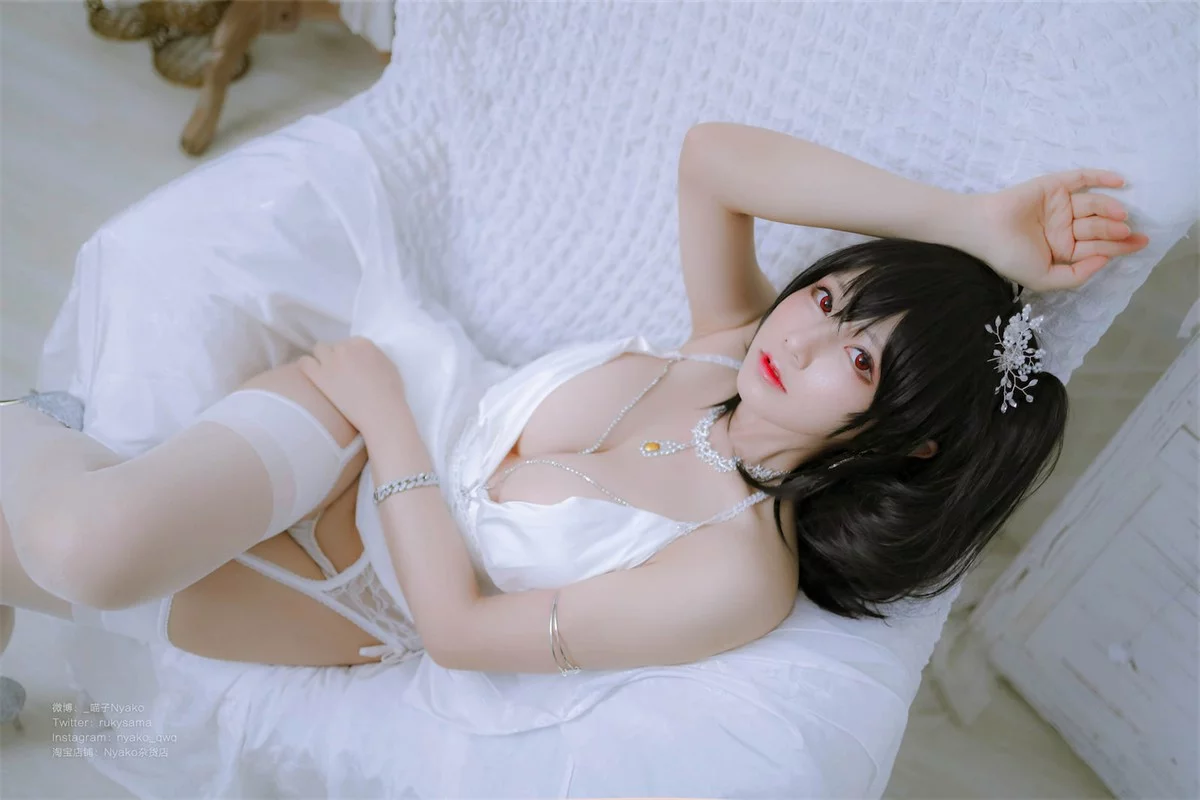 网络美女Nyako喵子大凤纯白婚纱主题性感白色婚纱配白丝吊袜秀美腿诱惑写真65P