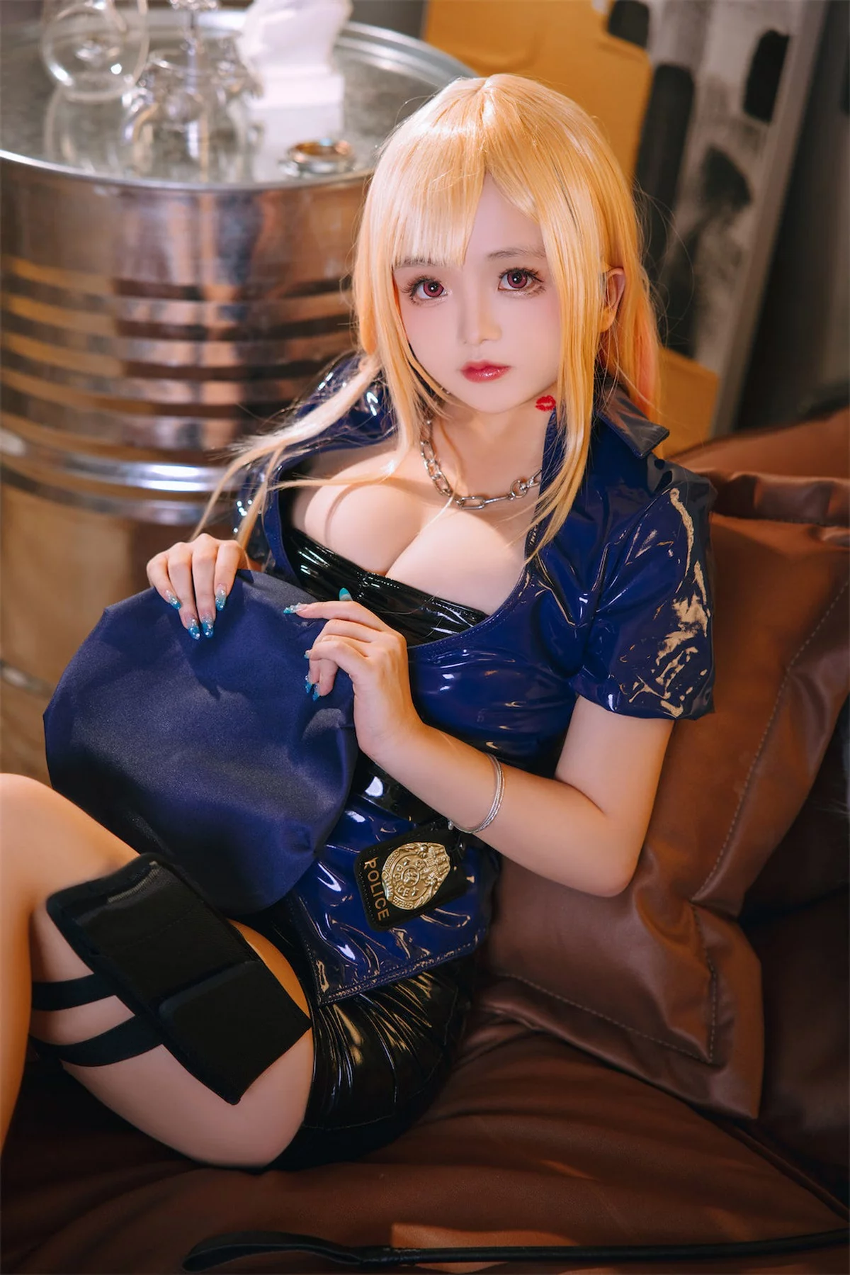 Cosplay美女日奈娇喜多川海梦女警主题性感低胸服饰配黑短裙秀丰满身材诱惑写真80P