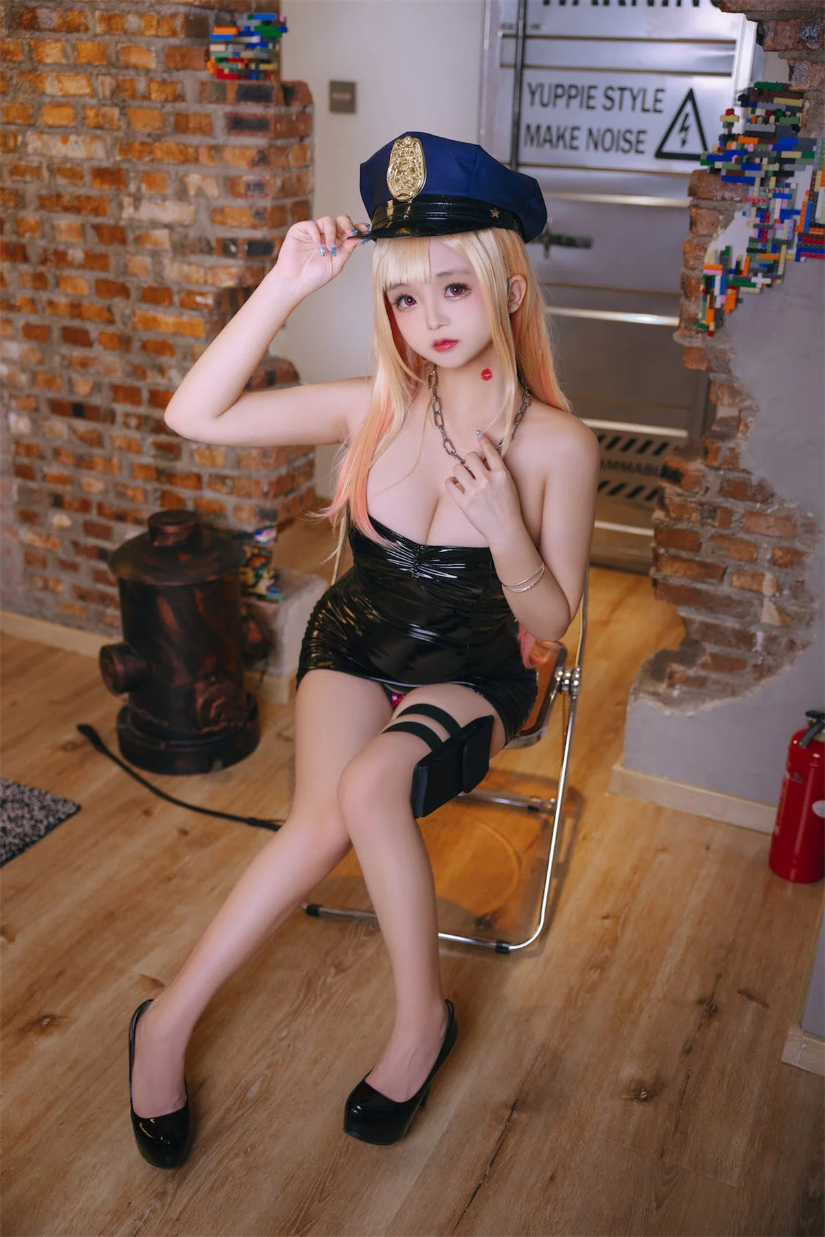 Cosplay美女日奈娇喜多川海梦女警主题性感低胸服饰配黑短裙秀丰满身材诱惑写真80P