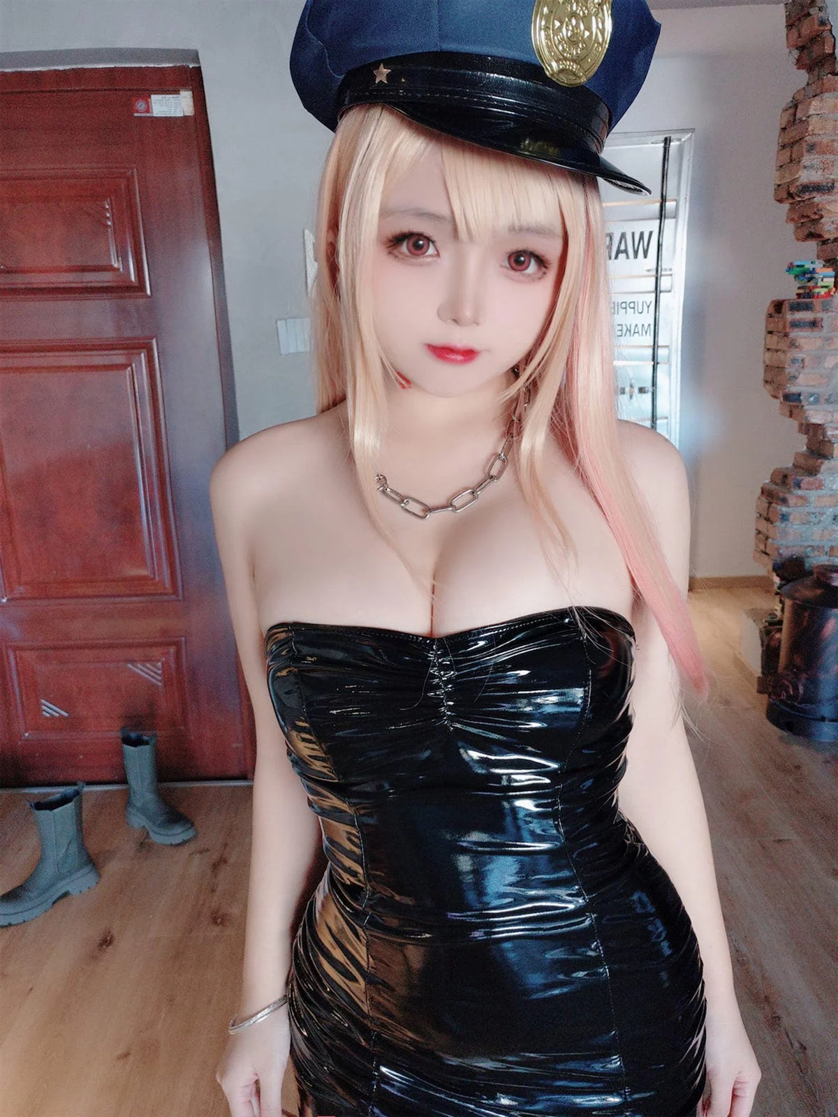 Cosplay美女日奈娇喜多川海梦女警主题性感低胸服饰配黑短裙秀丰满身材诱惑写真80P