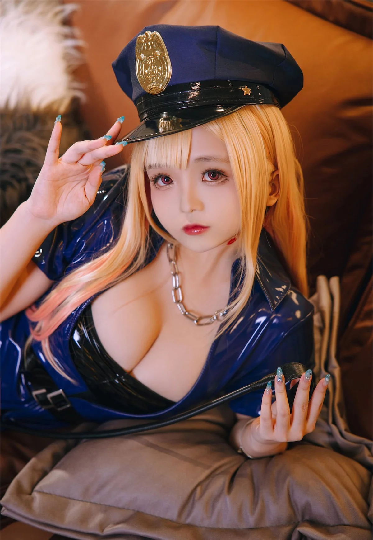 Cosplay美女日奈娇喜多川海梦女警主题性感低胸服饰配黑短裙秀丰满身材诱惑写真80P