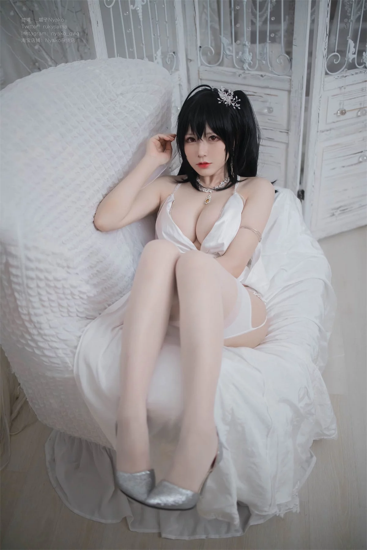 网络美女Nyako喵子大凤纯白婚纱主题性感白色婚纱配白丝吊袜秀美腿诱惑写真65P