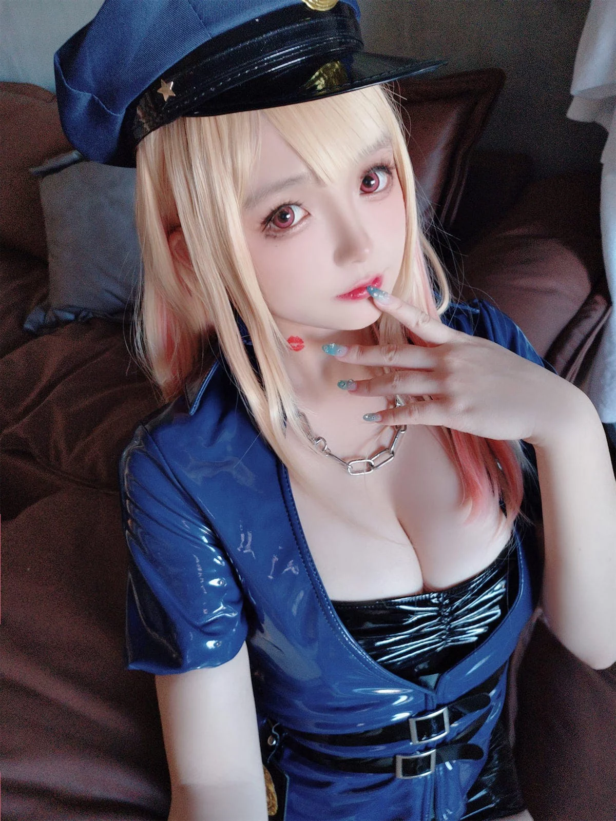 Cosplay美女日奈娇喜多川海梦女警主题性感低胸服饰配黑短裙秀丰满身材诱惑写真80P