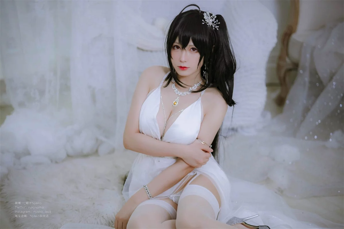 网络美女Nyako喵子大凤纯白婚纱主题性感白色婚纱配白丝吊袜秀美腿诱惑写真65P