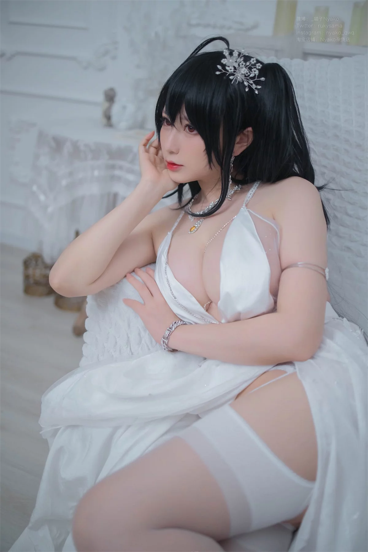 网络美女Nyako喵子大凤纯白婚纱主题性感白色婚纱配白丝吊袜秀美腿诱惑写真65P