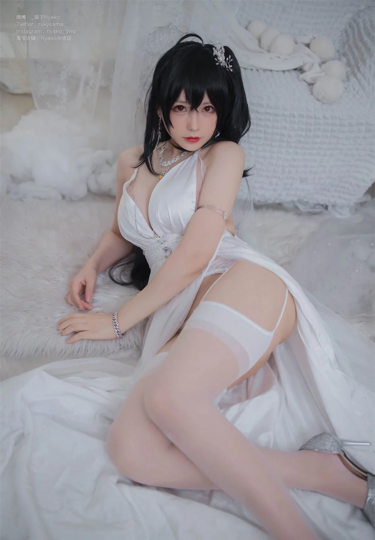 网络美女Nyako喵子大凤纯白婚纱主题性感白色婚纱配白丝吊袜秀美腿诱惑写真65P