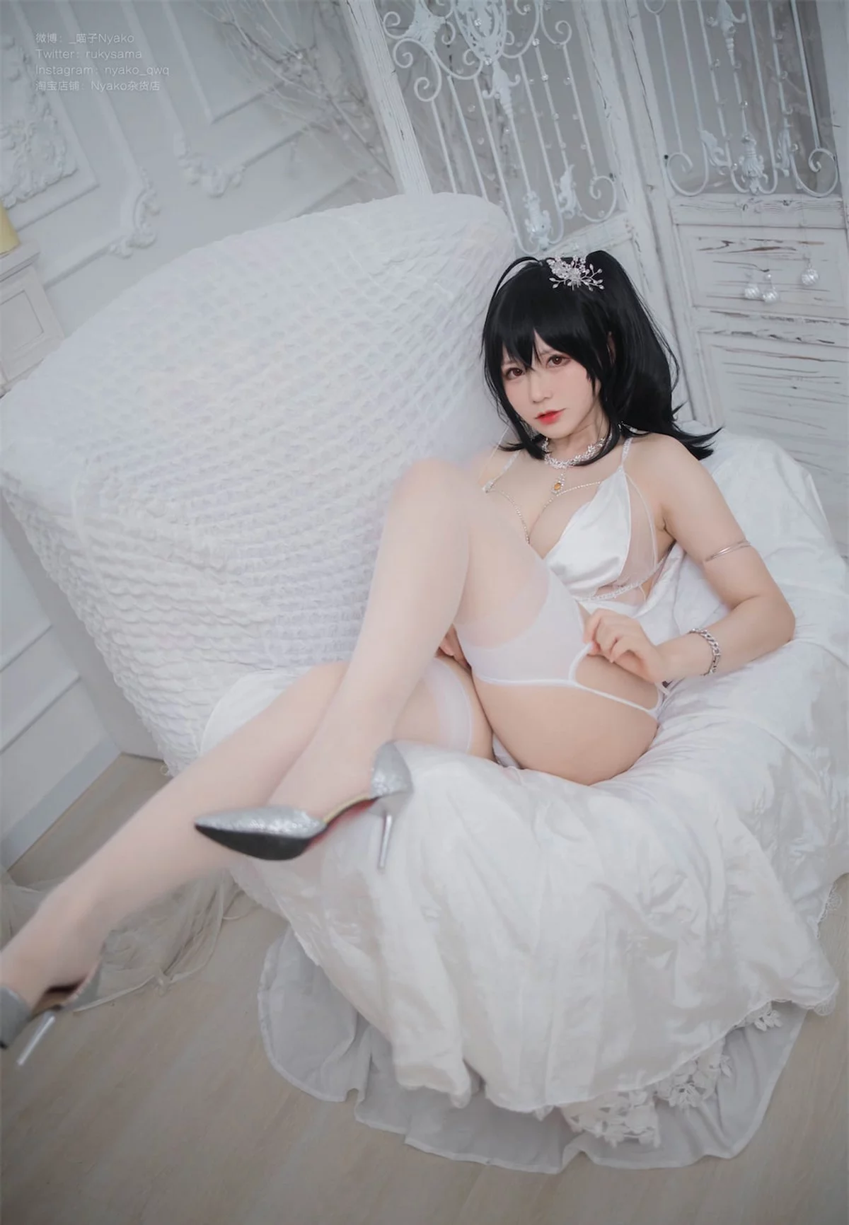 网络美女Nyako喵子大凤纯白婚纱主题性感白色婚纱配白丝吊袜秀美腿诱惑写真65P