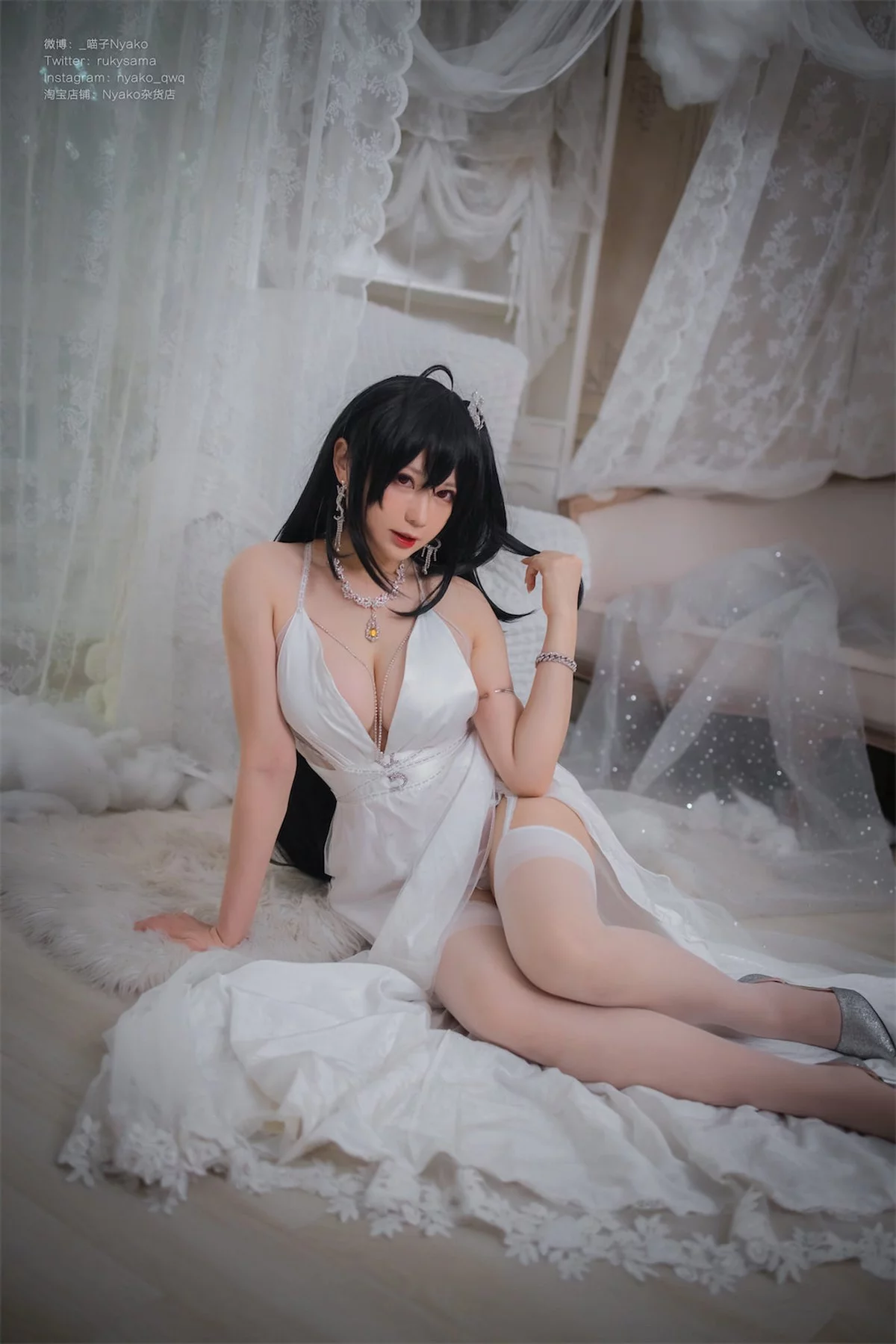 网络美女Nyako喵子大凤纯白婚纱主题性感白色婚纱配白丝吊袜秀美腿诱惑写真65P