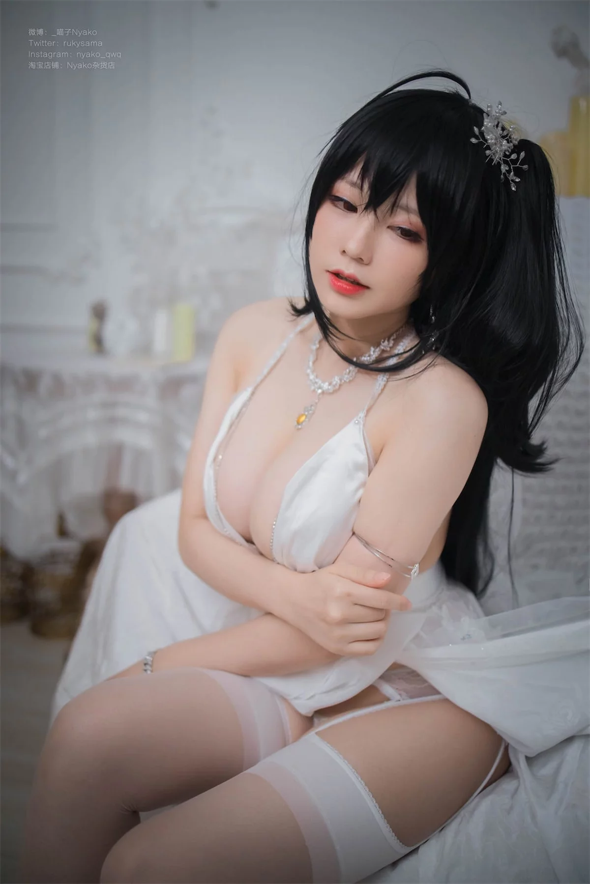 网络美女Nyako喵子大凤纯白婚纱主题性感白色婚纱配白丝吊袜秀美腿诱惑写真65P