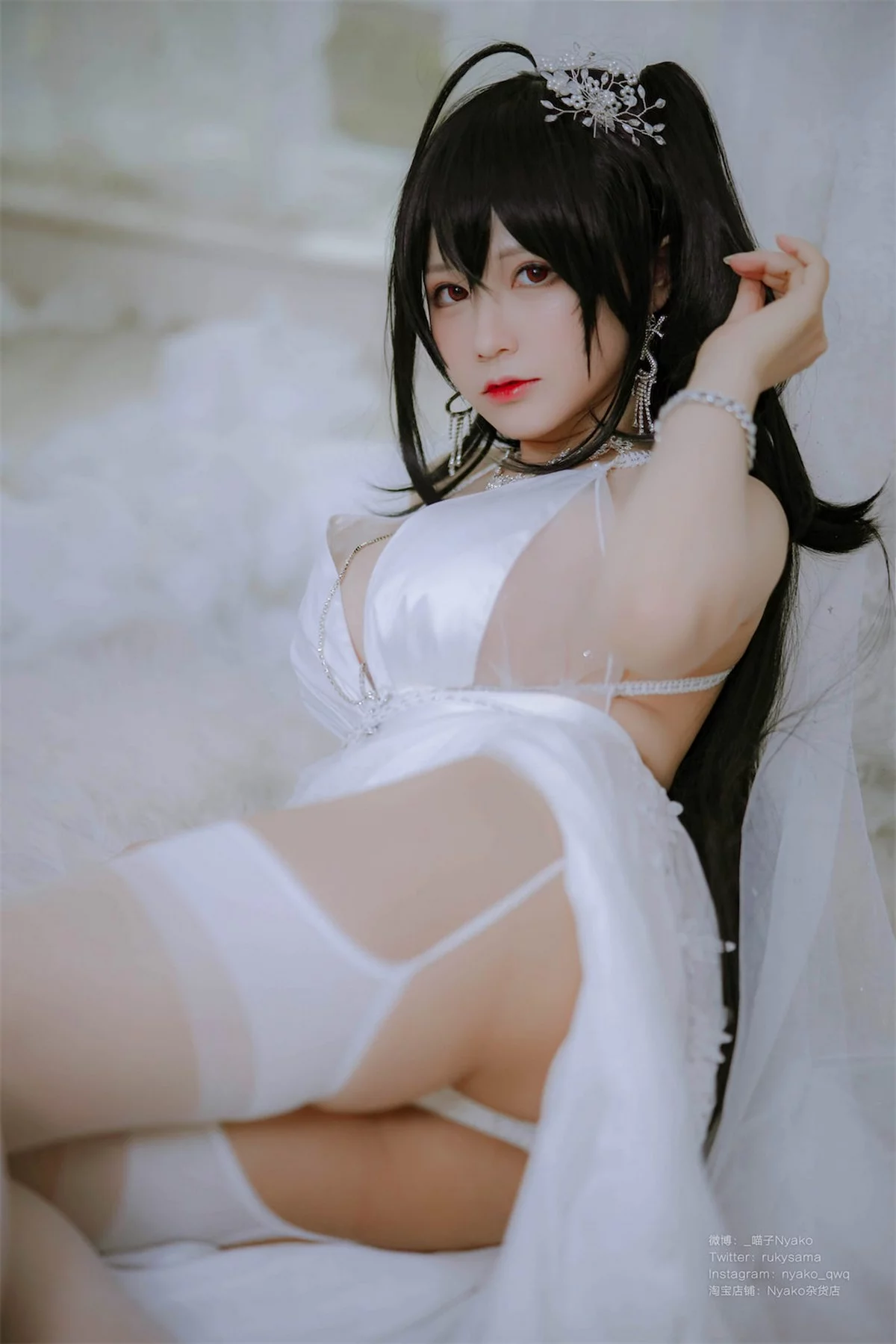 网络美女Nyako喵子大凤纯白婚纱主题性感白色婚纱配白丝吊袜秀美腿诱惑写真65P