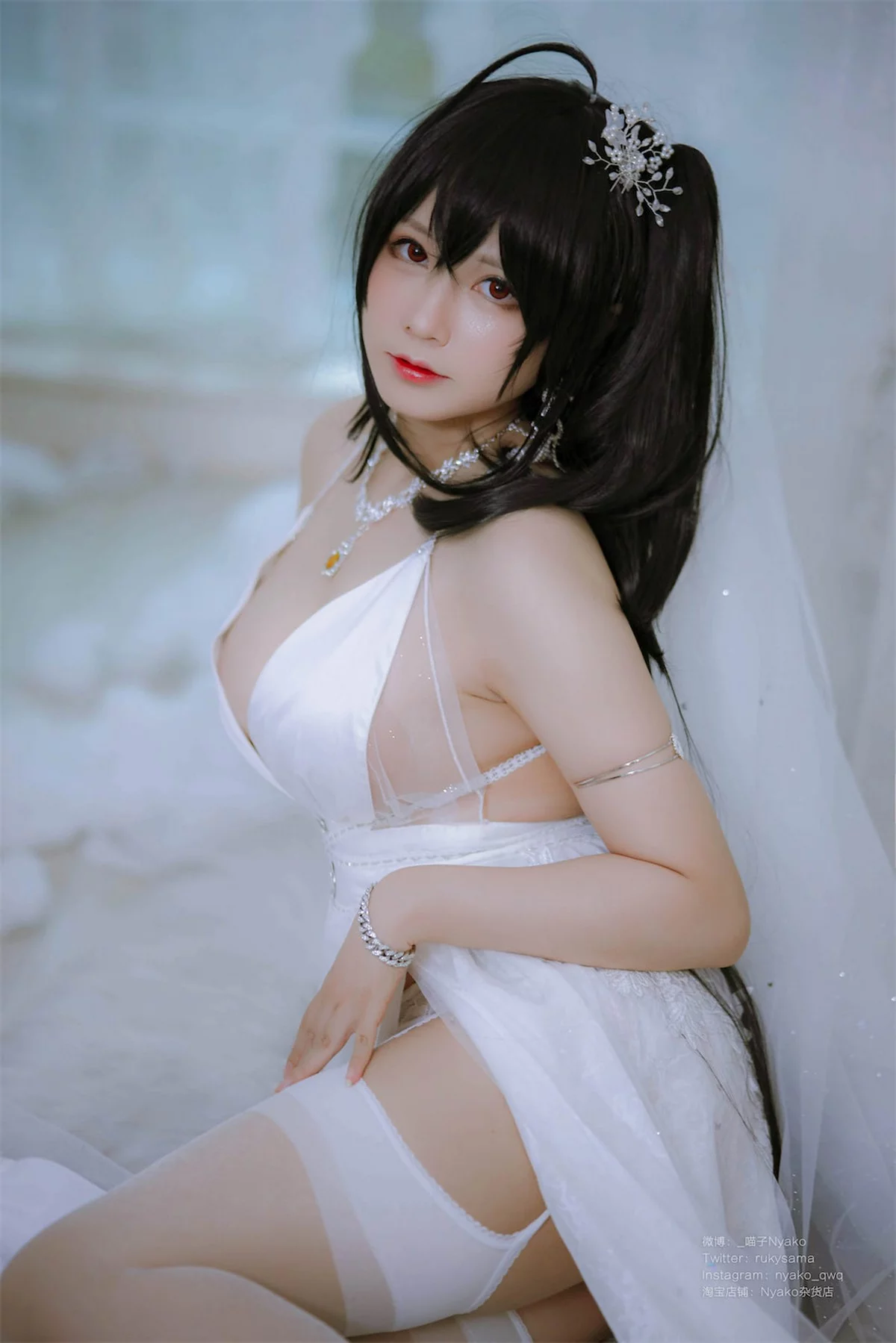 网络美女Nyako喵子大凤纯白婚纱主题性感白色婚纱配白丝吊袜秀美腿诱惑写真65P