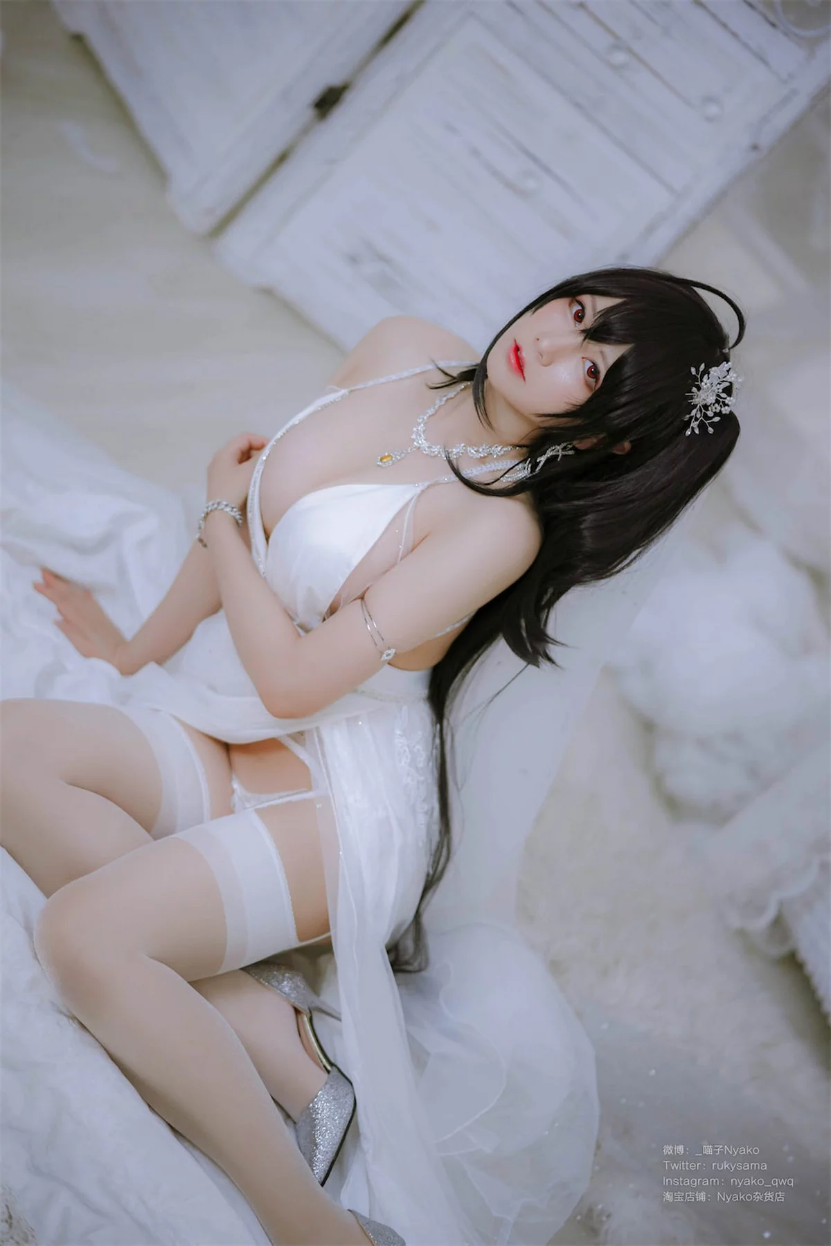 网络美女Nyako喵子大凤纯白婚纱主题性感白色婚纱配白丝吊袜秀美腿诱惑写真65P