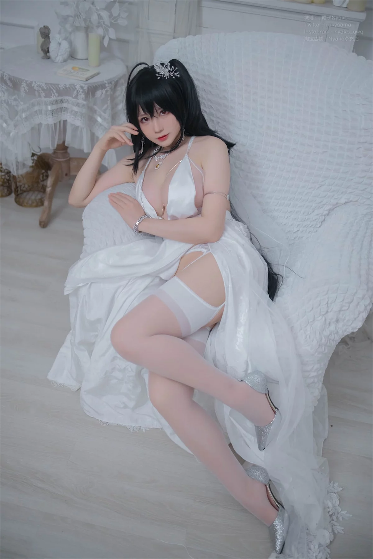网络美女Nyako喵子大凤纯白婚纱主题性感白色婚纱配白丝吊袜秀美腿诱惑写真65P