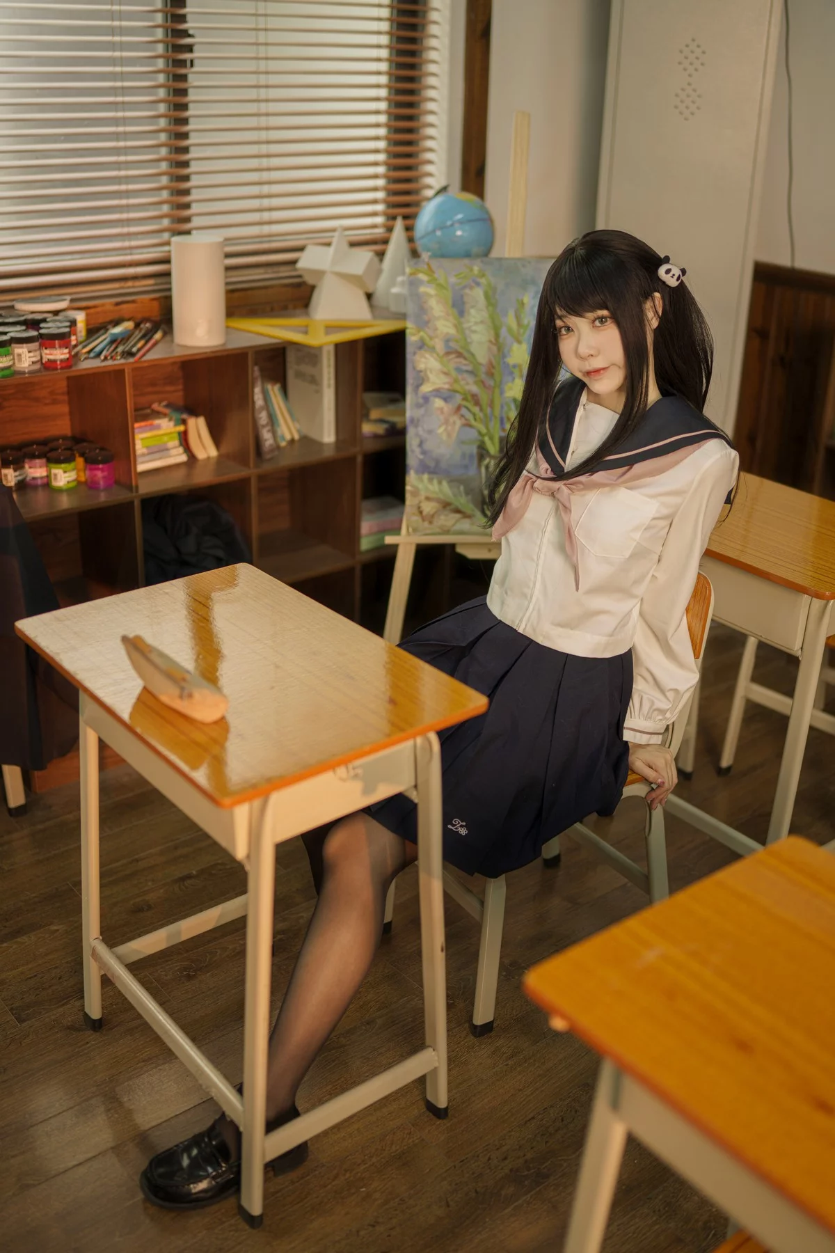 动漫博主安食Ajiki风纪委员主题教室里脱学生制服露性感内衣配超薄黑丝诱惑写真50P