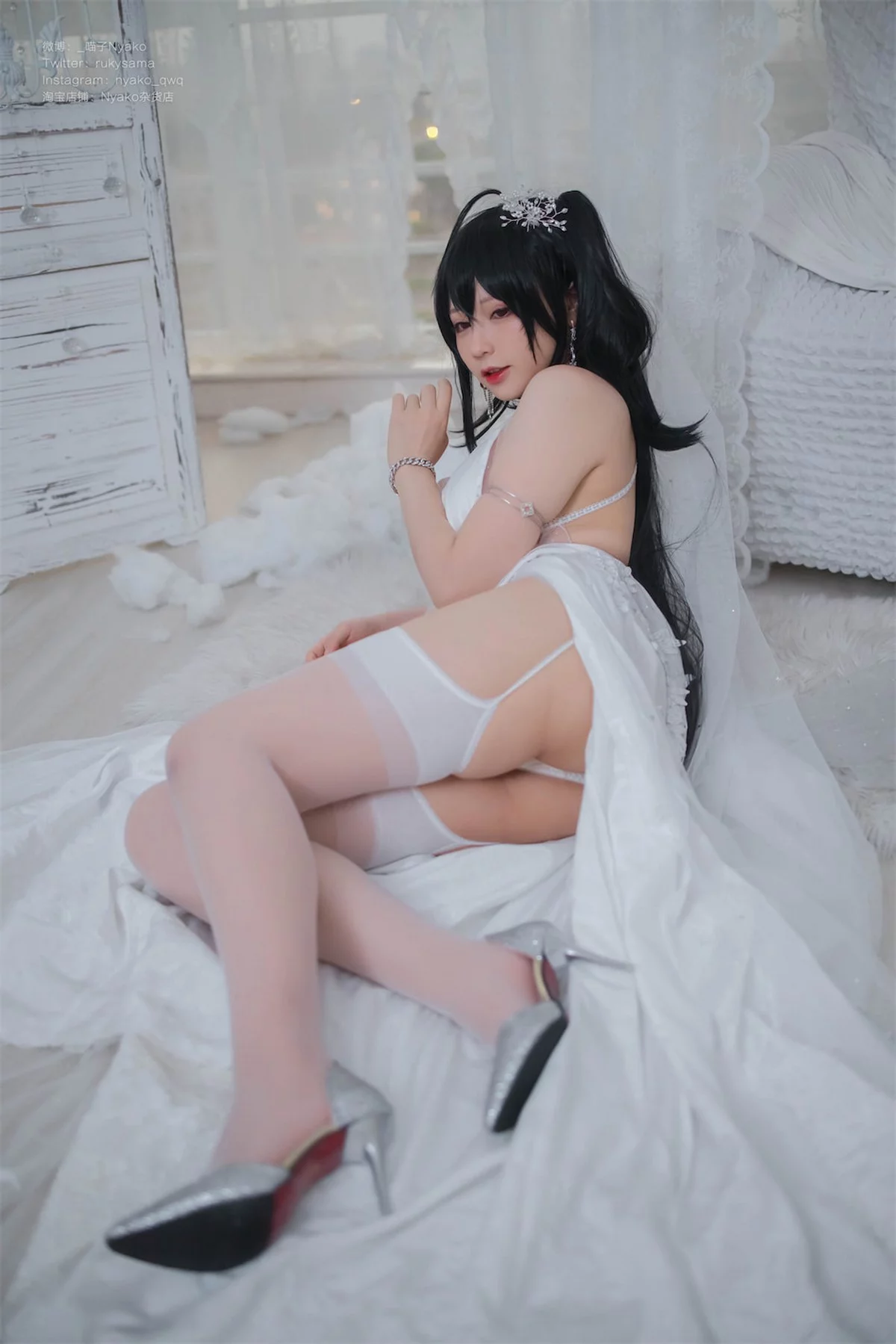 网络美女Nyako喵子大凤纯白婚纱主题性感白色婚纱配白丝吊袜秀美腿诱惑写真65P
