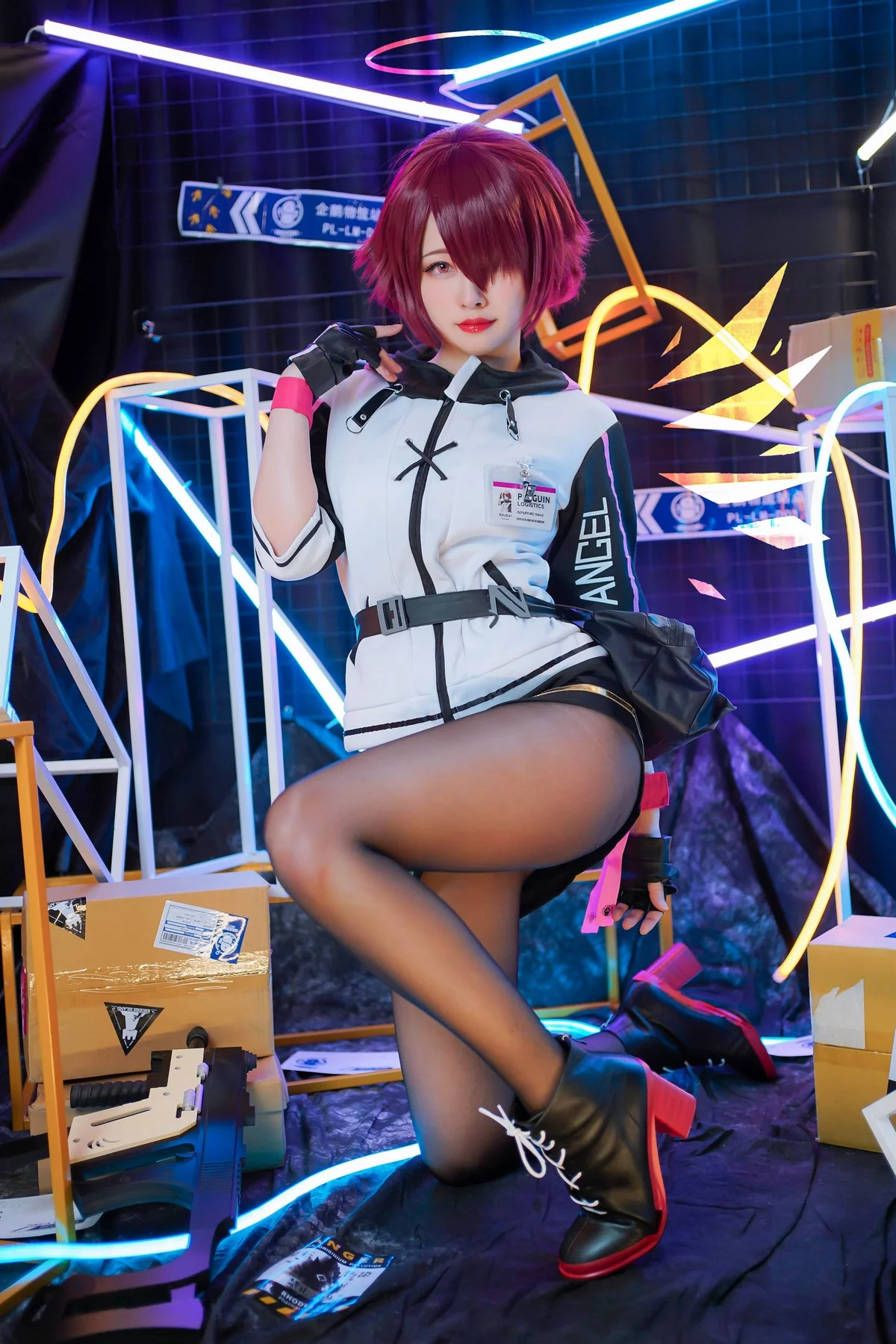 Coser美女Arty亚缇Exusiai主题私房脱制服露性感蕾丝内裤配破烂黑丝诱惑写真30P