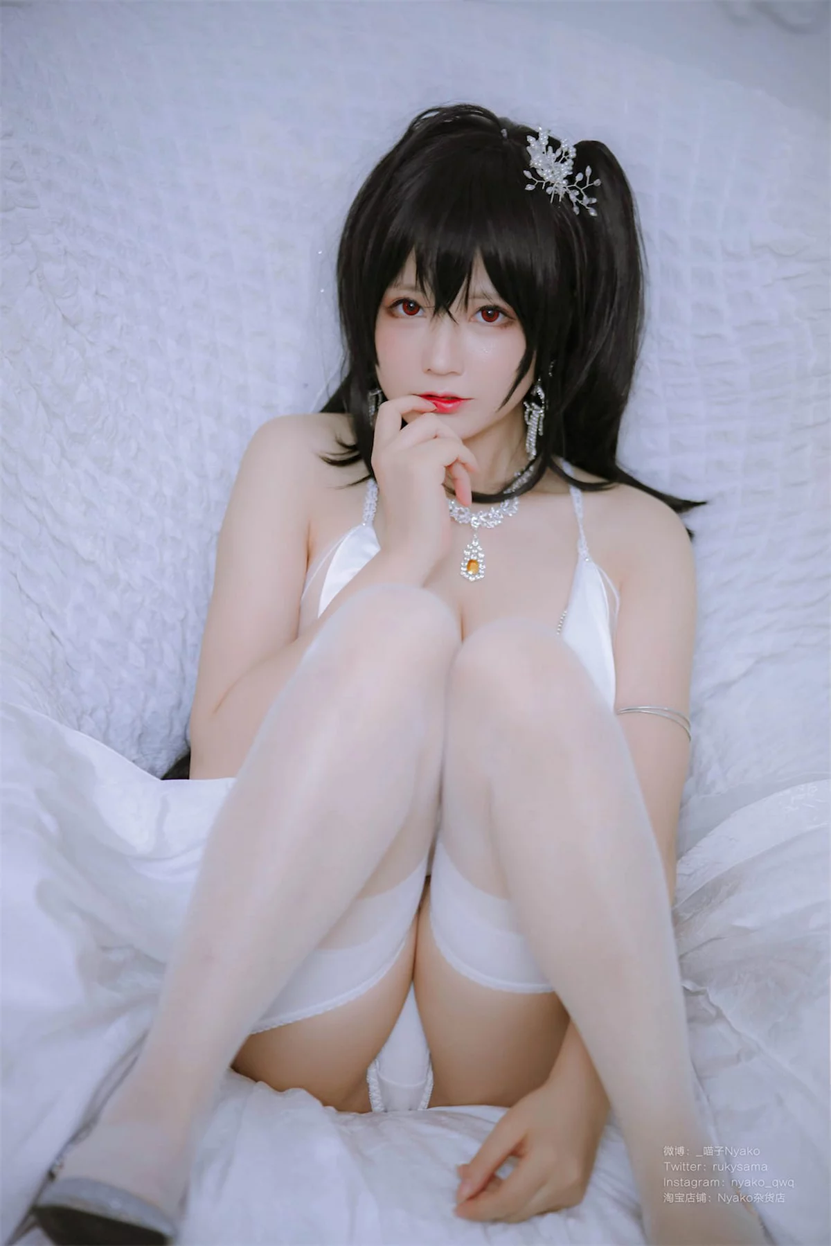 网络美女Nyako喵子大凤纯白婚纱主题性感白色婚纱配白丝吊袜秀美腿诱惑写真65P