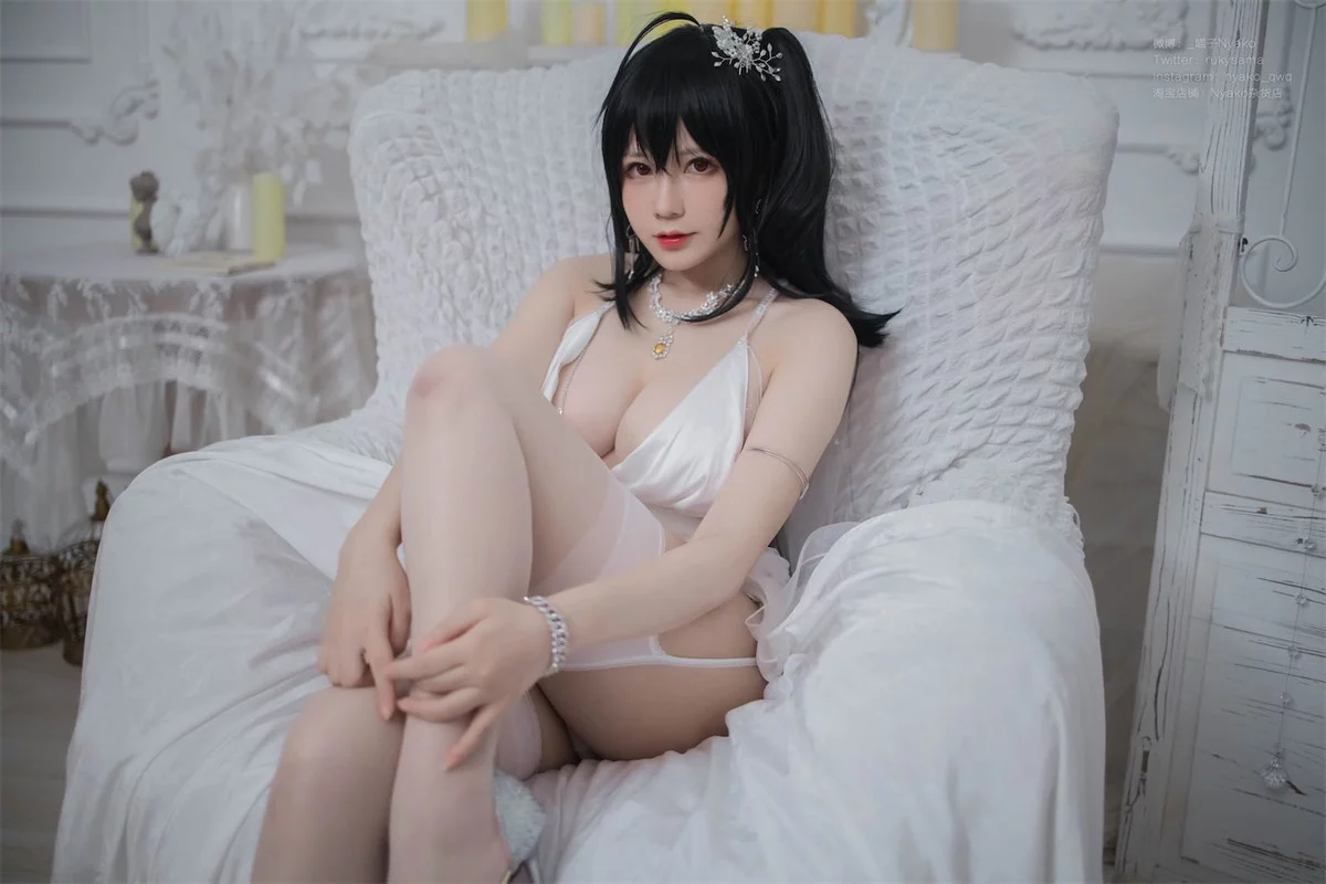 网络美女Nyako喵子大凤纯白婚纱主题性感白色婚纱配白丝吊袜秀美腿诱惑写真65P