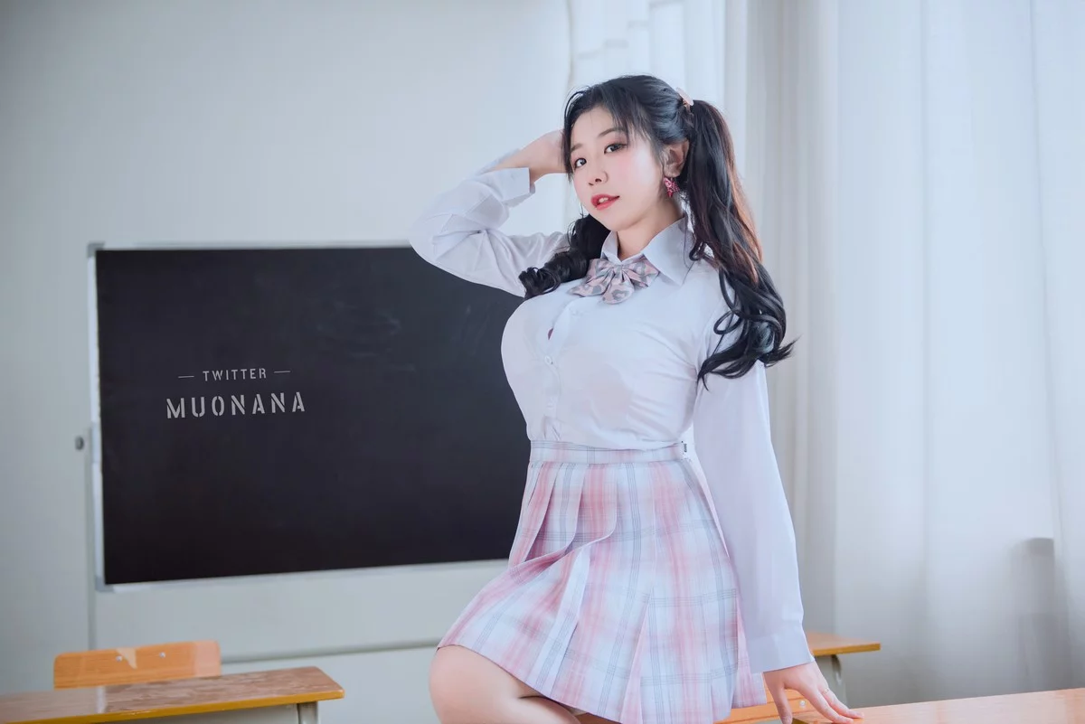 动漫博主穆零Mu0老师学生主题教室里性感学生制服配白丝袜秀丰满身材诱惑写真115P
