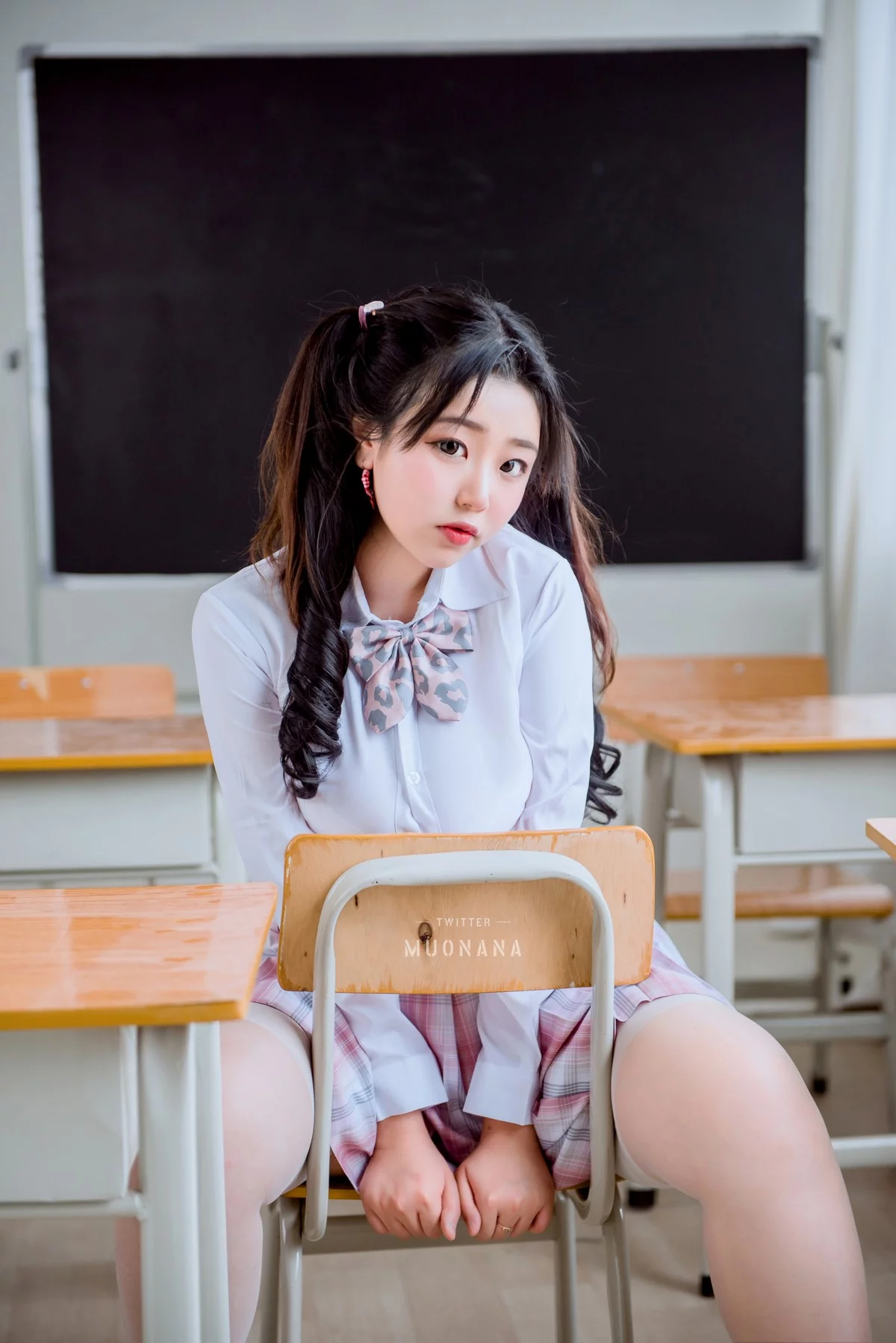动漫博主穆零Mu0老师学生主题教室里性感学生制服配白丝袜秀丰满身材诱惑写真115P