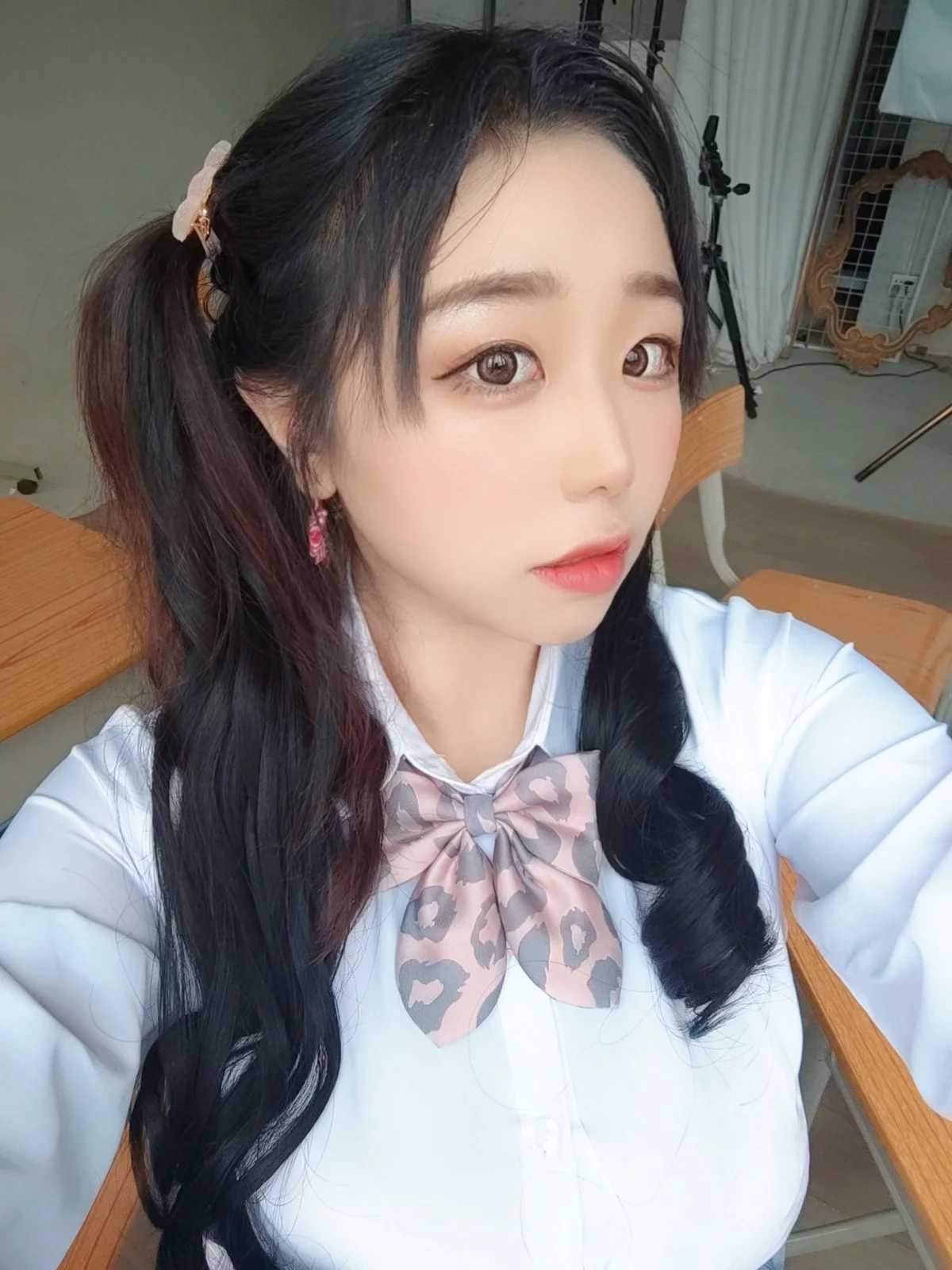 动漫博主穆零Mu0老师学生主题教室里性感学生制服配白丝袜秀丰满身材诱惑写真115P