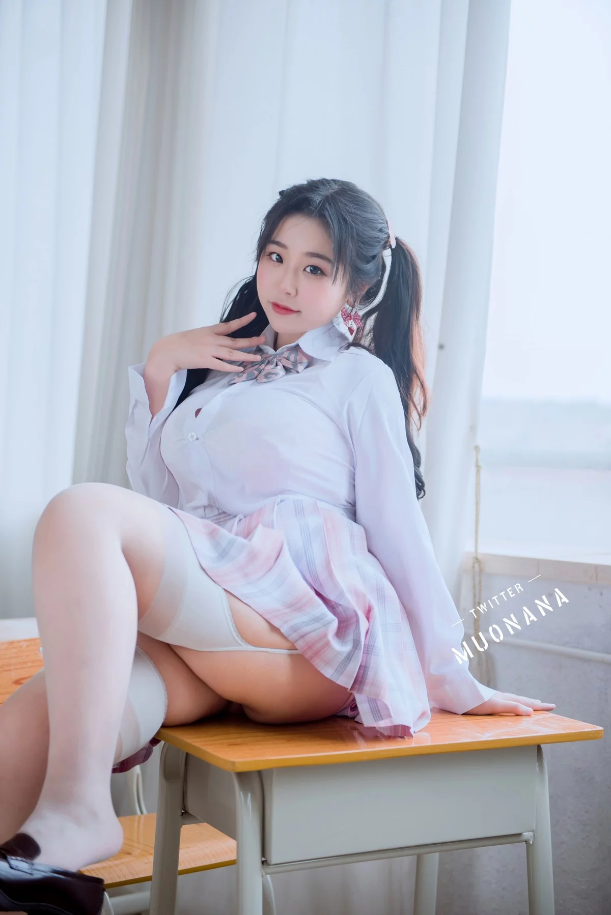 动漫博主穆零Mu0老师学生主题教室里性感学生制服配白丝袜秀丰满身材诱惑写真115P