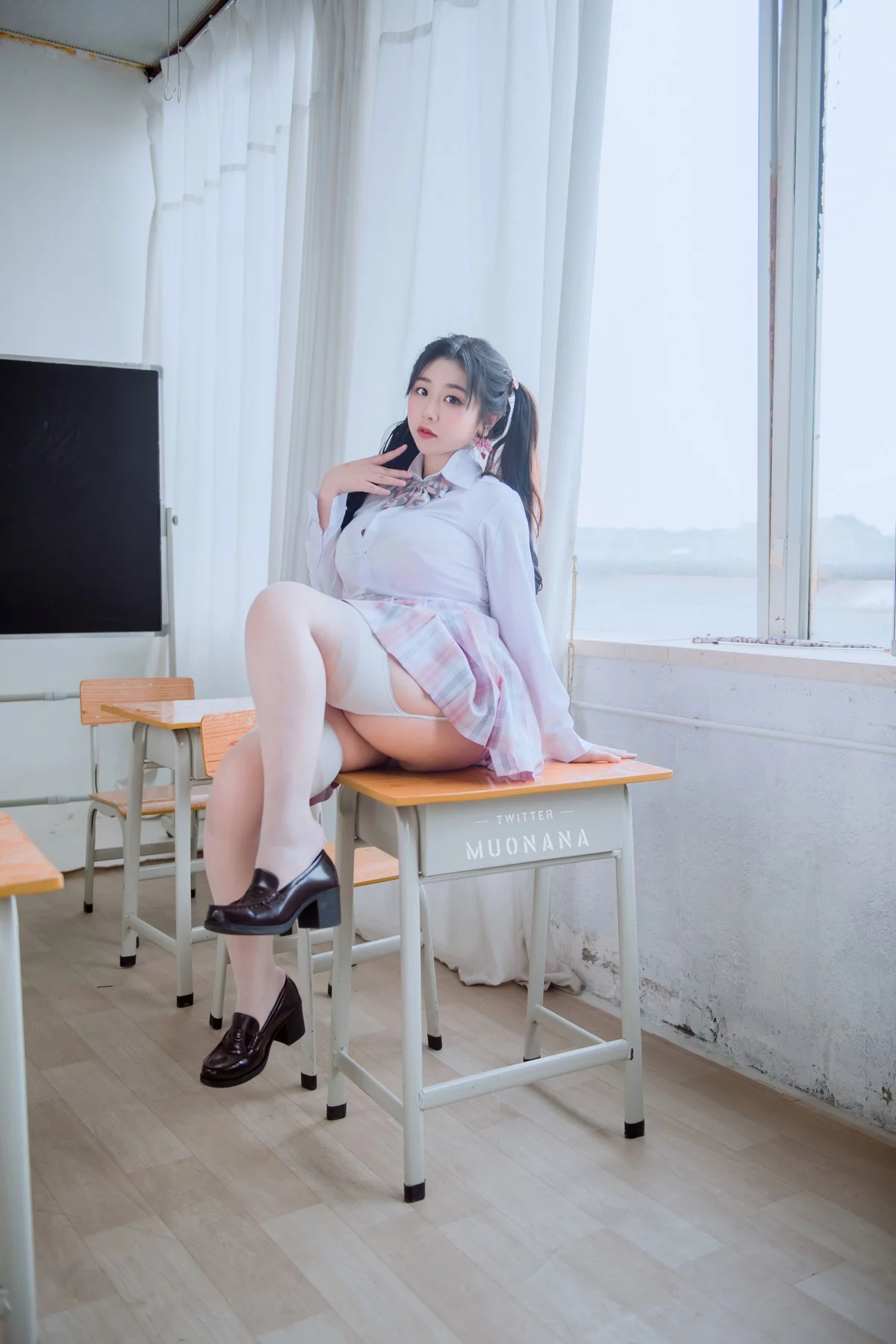 动漫博主穆零Mu0老师学生主题教室里性感学生制服配白丝袜秀丰满身材诱惑写真115P
