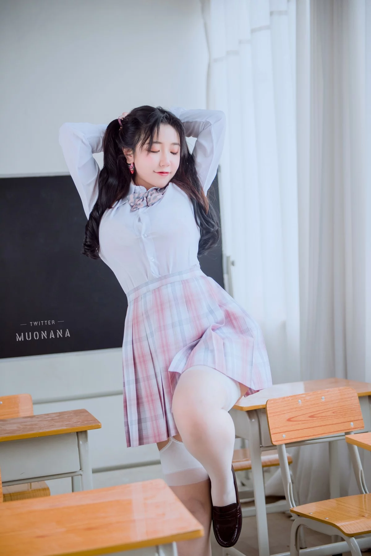 动漫博主穆零Mu0老师学生主题教室里性感学生制服配白丝袜秀丰满身材诱惑写真115P