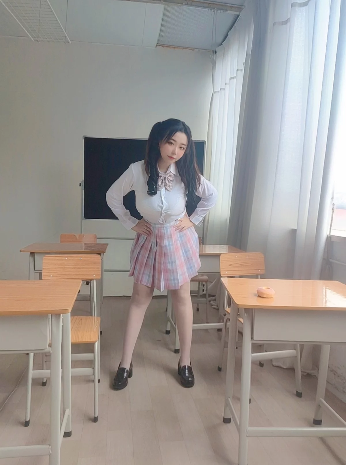 动漫博主穆零Mu0老师学生主题教室里性感学生制服配白丝袜秀丰满身材诱惑写真115P