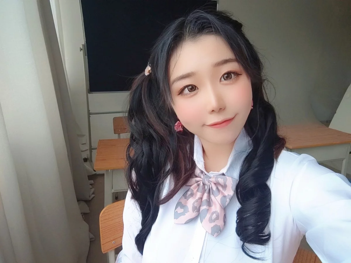 动漫博主穆零Mu0老师学生主题教室里性感学生制服配白丝袜秀丰满身材诱惑写真115P
