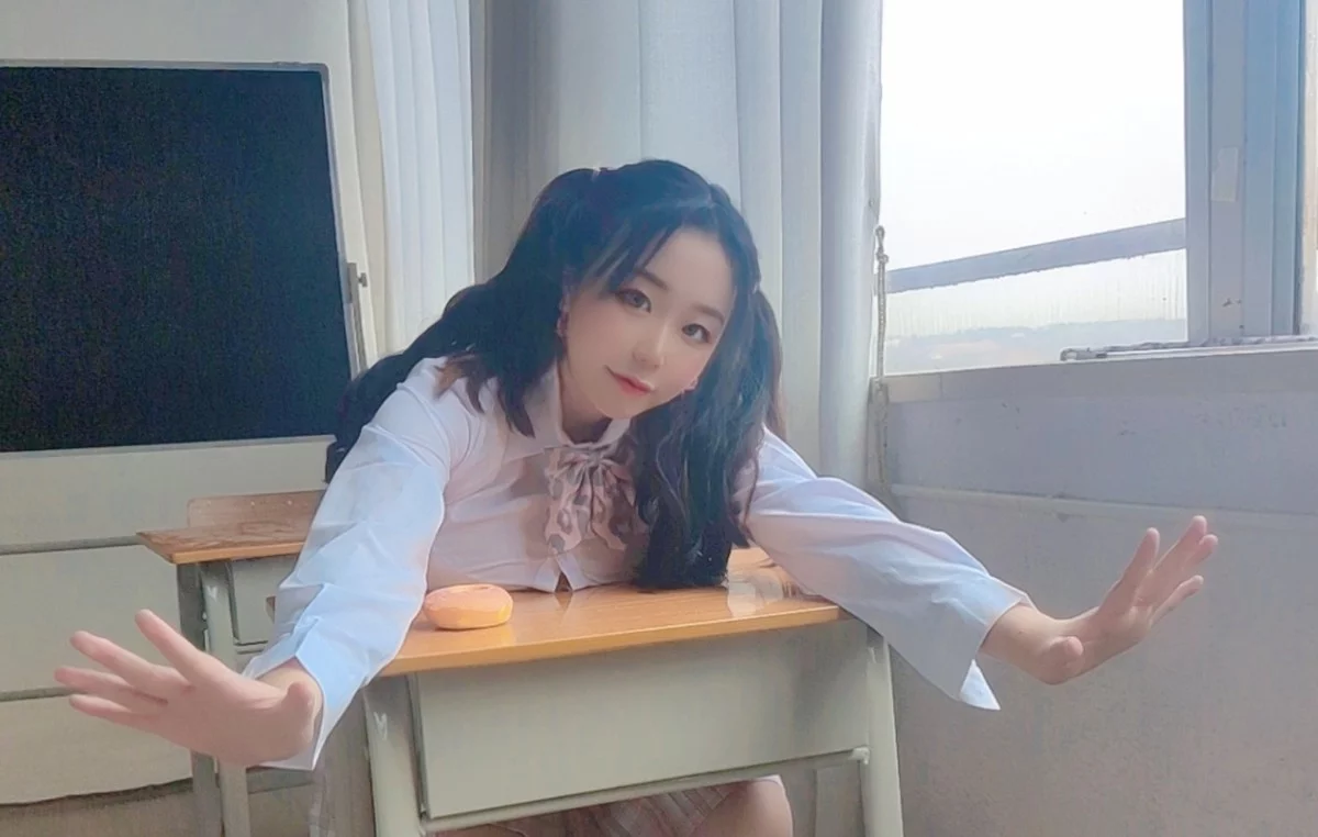 动漫博主穆零Mu0老师学生主题教室里性感学生制服配白丝袜秀丰满身材诱惑写真115P