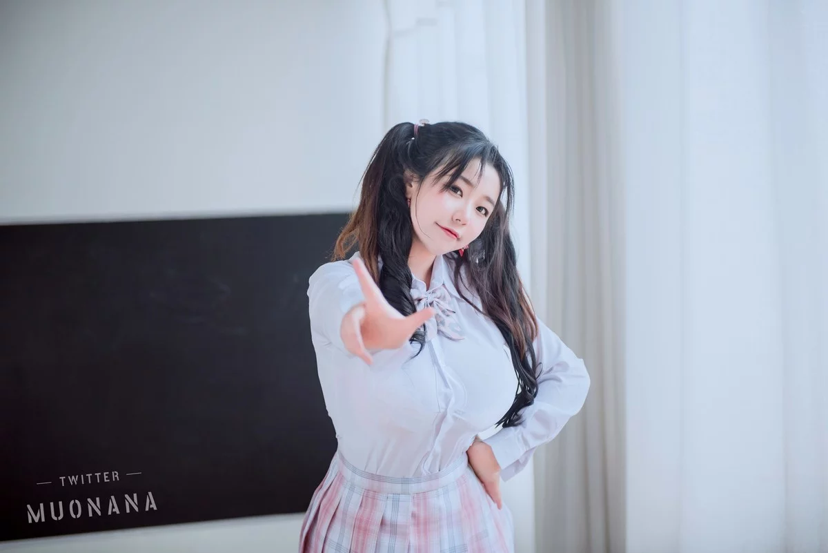 动漫博主穆零Mu0老师学生主题教室里性感学生制服配白丝袜秀丰满身材诱惑写真115P