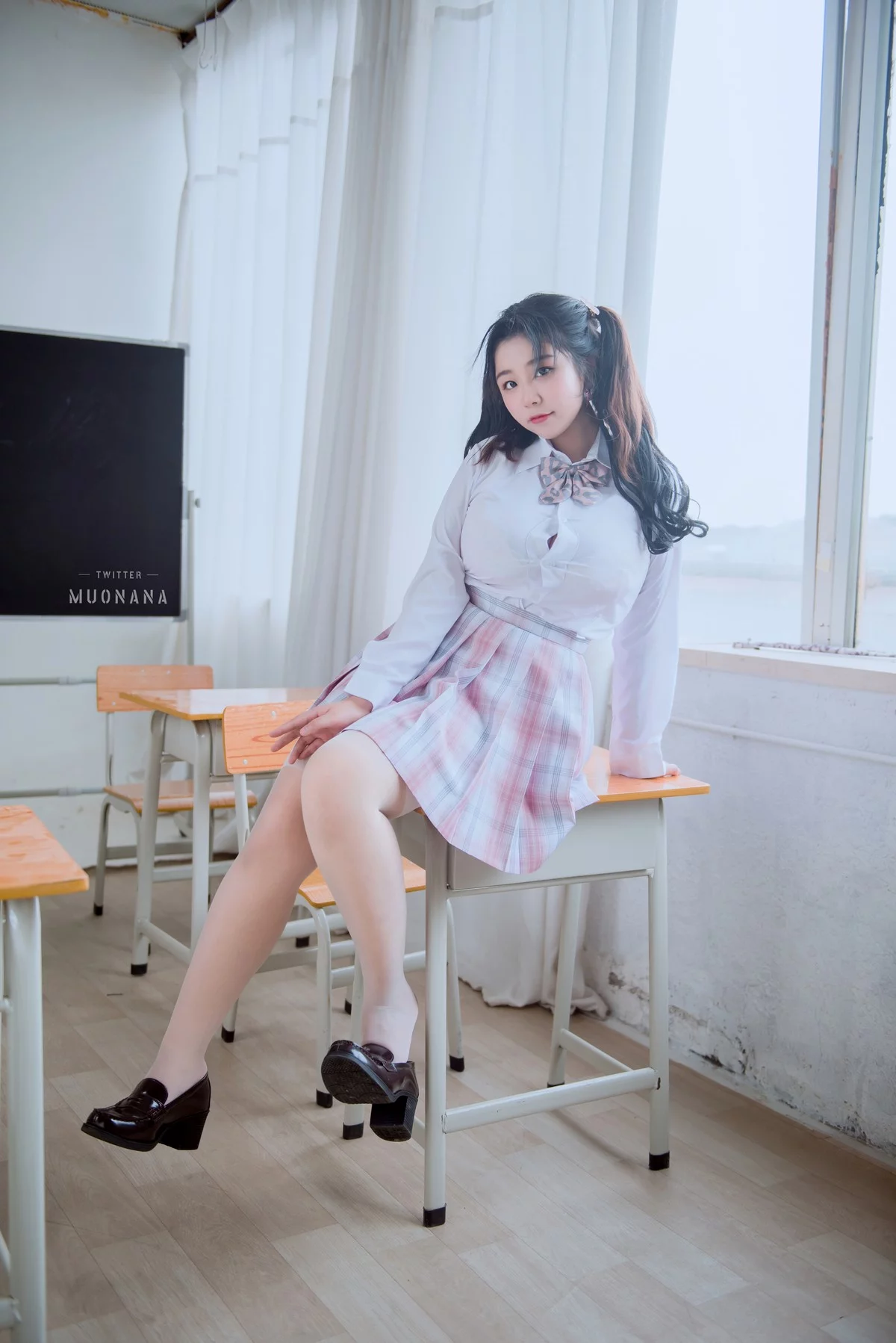 动漫博主穆零Mu0老师学生主题教室里性感学生制服配白丝袜秀丰满身材诱惑写真115P