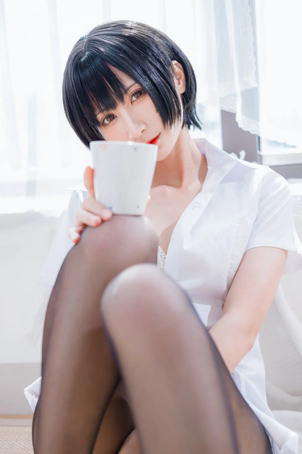 Coser美女贝儿酱Miki-OL装主题性感白T配黑短裙露超薄黑丝秀美腿诱惑写真31P