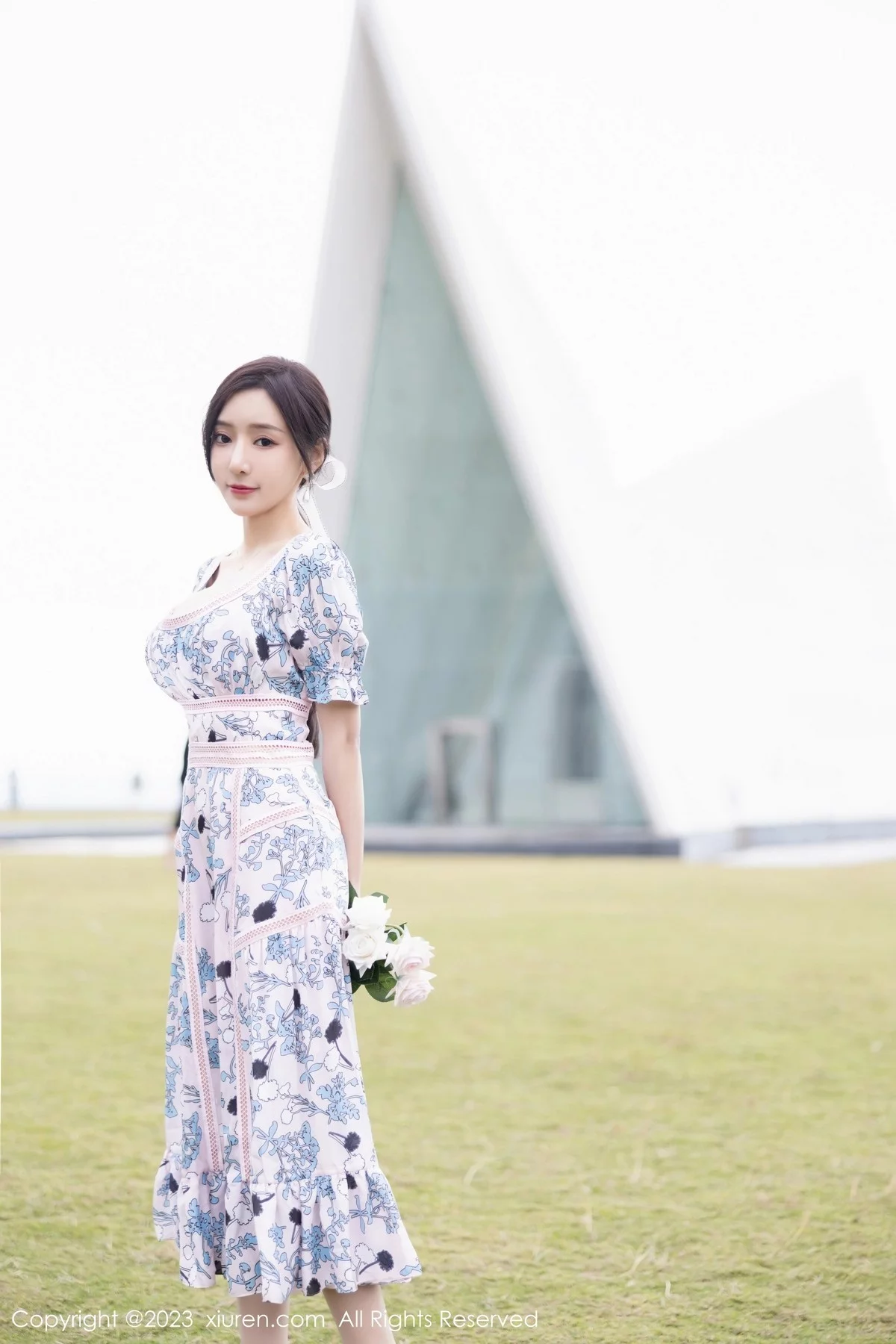 XiuRen第6474期_女神王馨瑶yanni海南岛旅拍脱浅色连衣长裙露淡蓝内衣诱惑写真86P