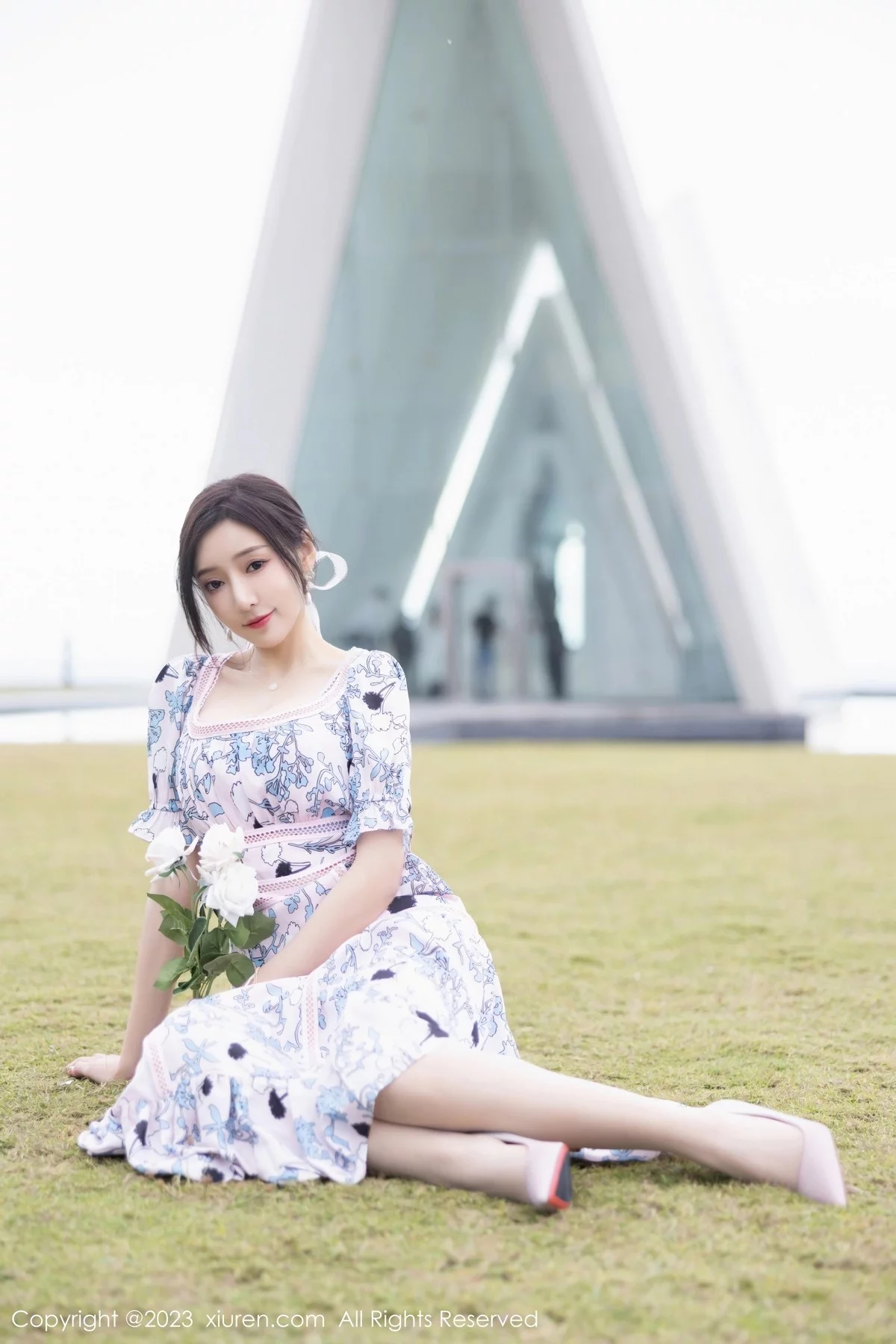 XiuRen第6474期_女神王馨瑶yanni海南岛旅拍脱浅色连衣长裙露淡蓝内衣诱惑写真86P