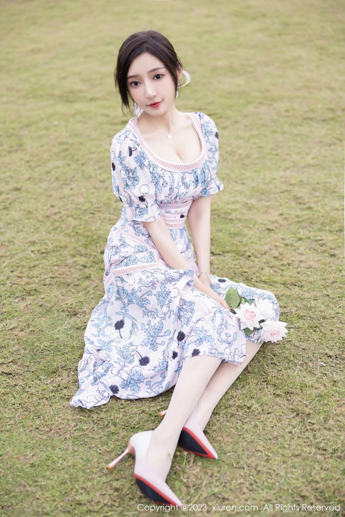 XiuRen第6474期_女神王馨瑶yanni海南岛旅拍脱浅色连衣长裙露淡蓝内衣诱惑写真86P