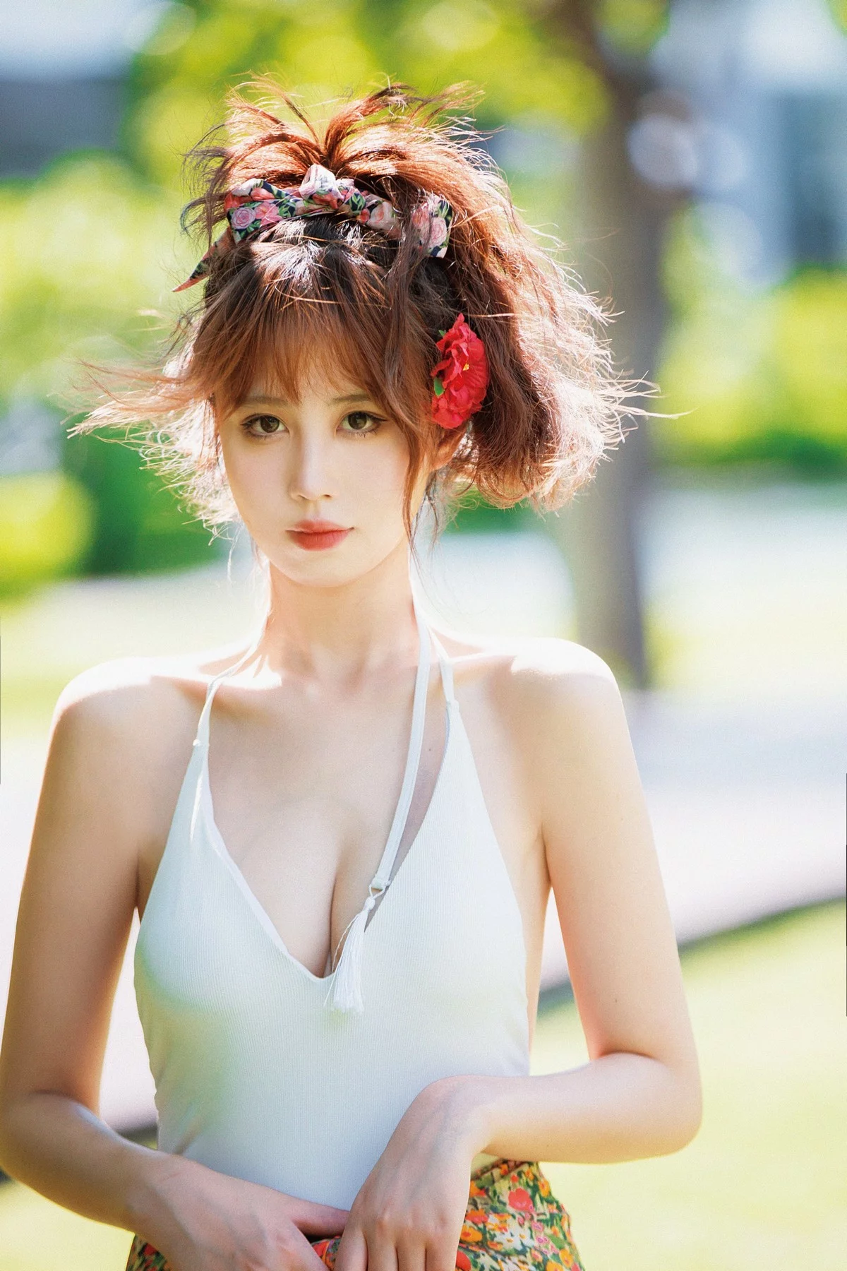 次元少女念雪ww昭和碎花主题性感白色低胸连衣泳衣配碎花短裙迷人诱惑写真34P