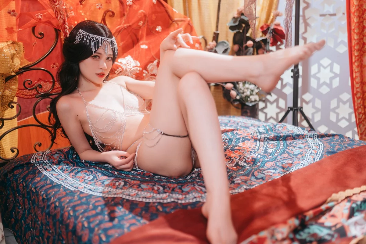 Coser美女千反田鹿子私房身体链主题性感宝石链情趣服饰露豪乳惹火诱惑写真49P