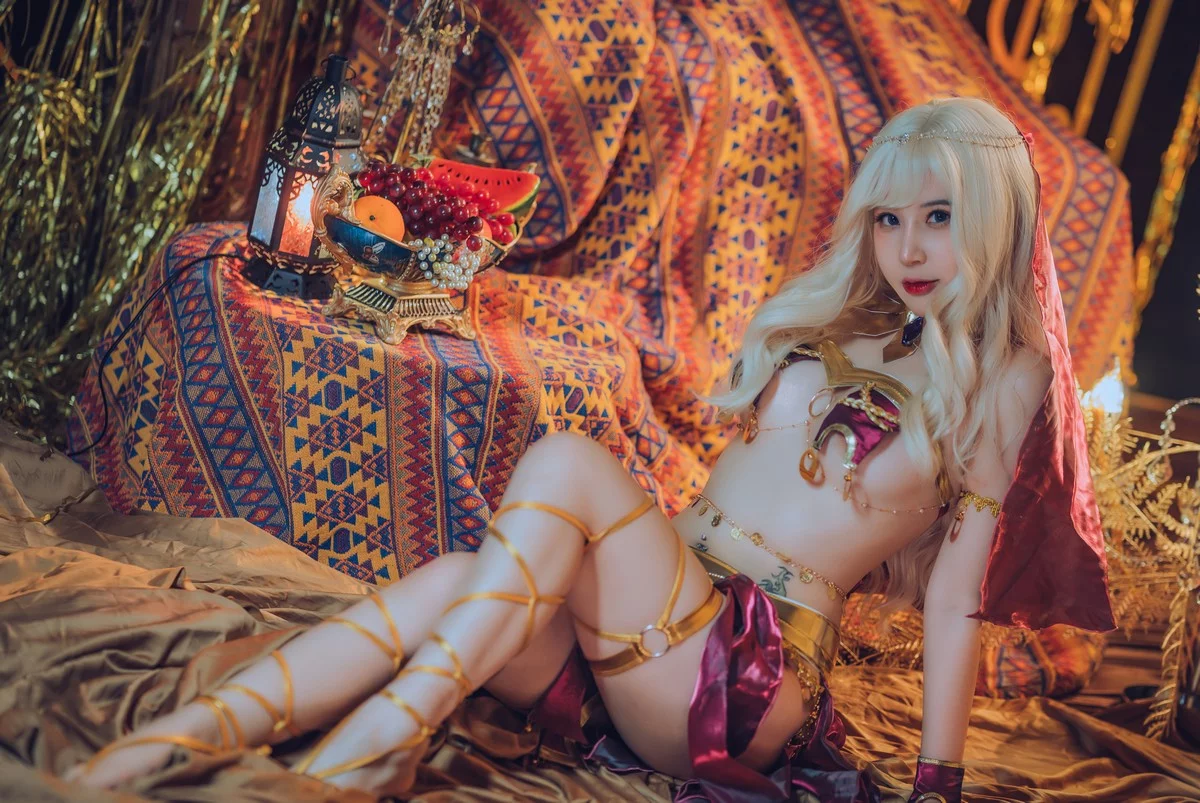 Coser妹子蜜蜜子异域舞姬主题私房性感异域风情服饰秀完美身材撩人诱惑写真35P