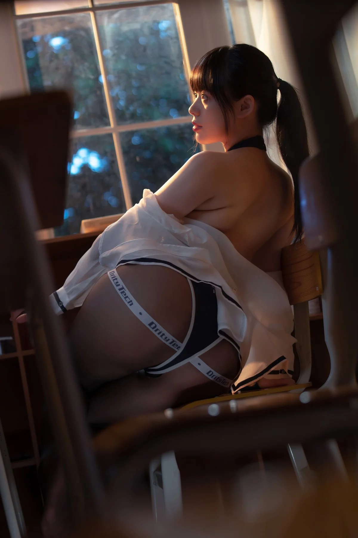 网络美女九言竞泳主题私房性感连体泳衣配超薄黑丝半脱秀火辣身材诱惑写真69P