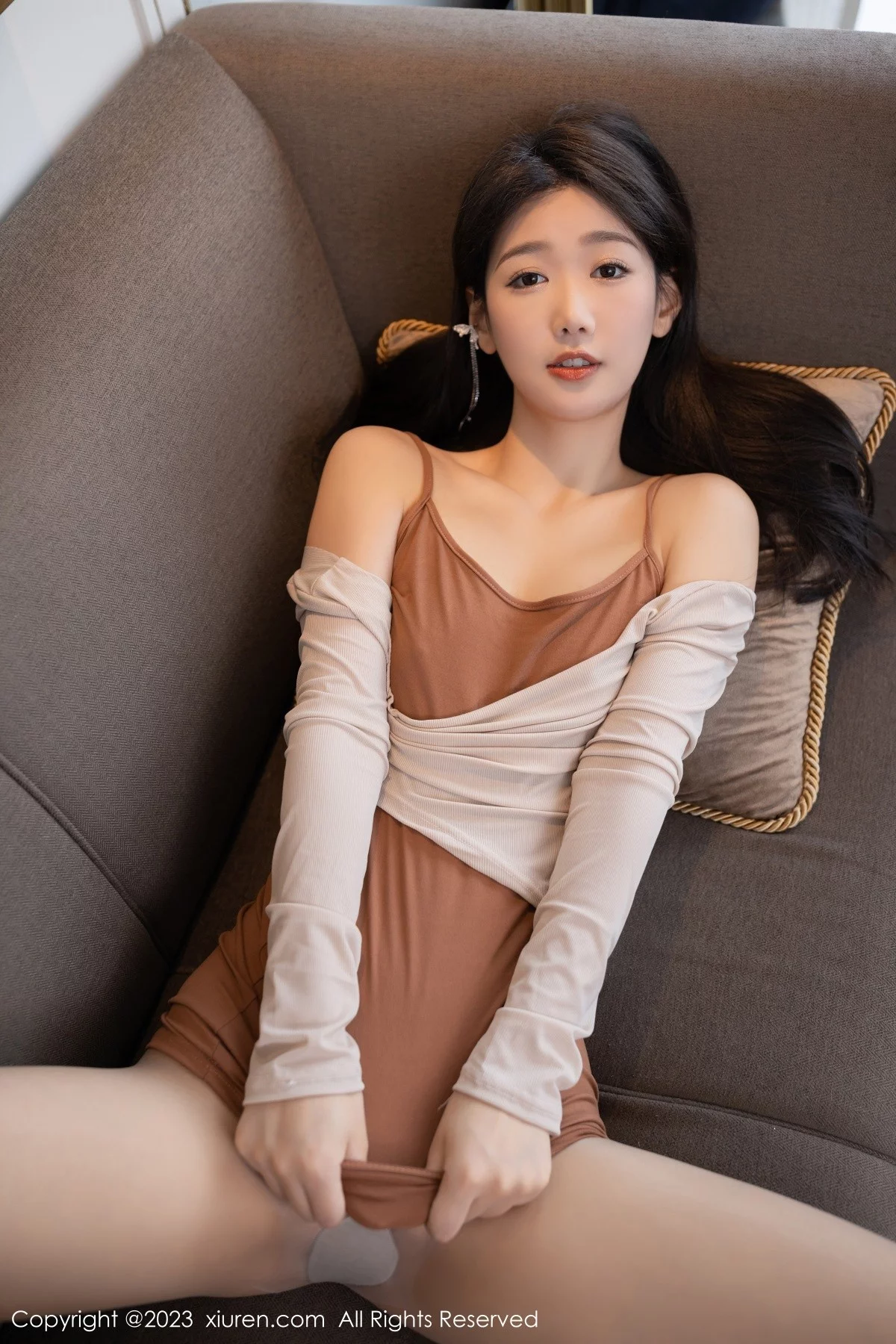 XiuRen第6481期_模特唐安琪女友回家主题浅色上衣配超薄无内肉丝迷人诱惑写真82P