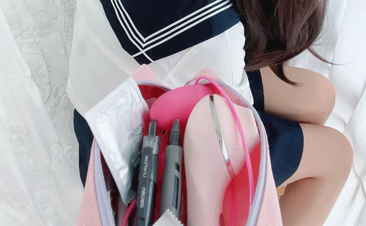 萌系小姐姐白烨风纪委员主题性感学生制服半脱露风纪内衣秀完美身材诱惑写真59P