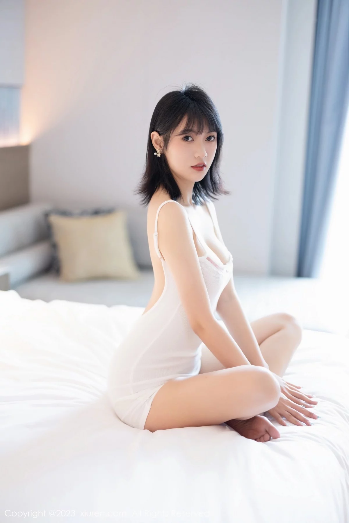 XiuRen第6485期_模特林子遥性感浅灰蕾丝情趣服配灰色丝袜秀曼妙身姿诱惑写真91P
