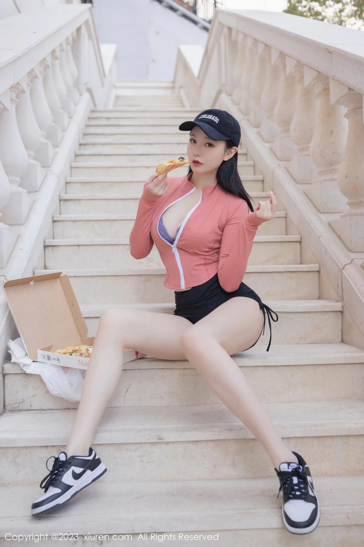 XiuRen第6487期_模特安然anran粉色运动上衣配黑短裙半脱露蕾丝内衣诱惑写真82P