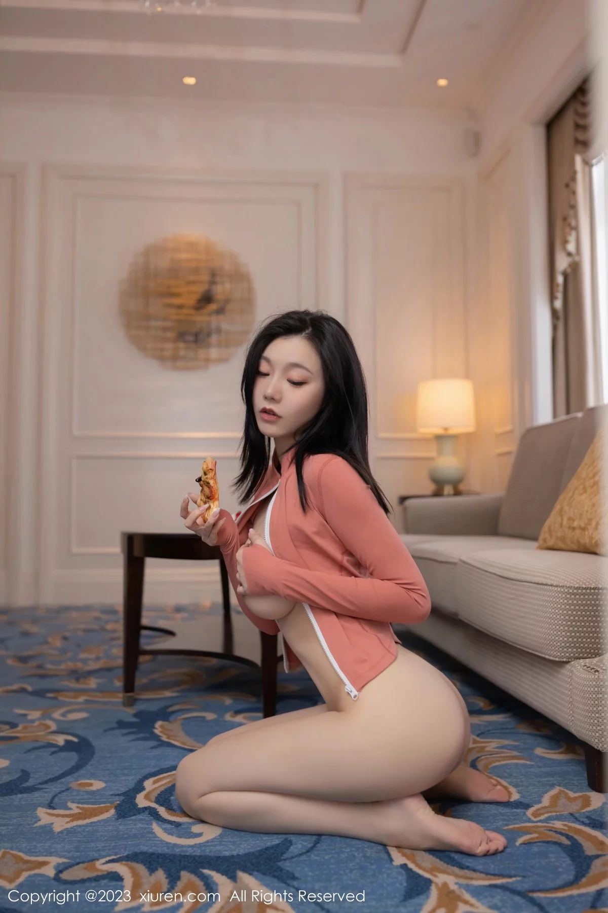 XiuRen第6487期_模特安然anran粉色运动上衣配黑短裙半脱露蕾丝内衣诱惑写真82P