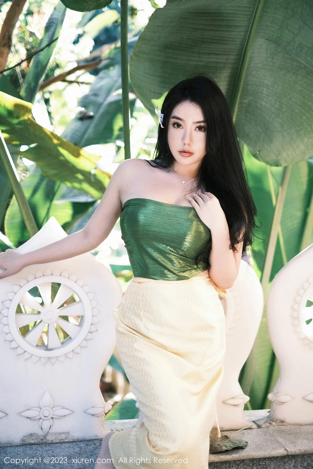 XiuRen第6648期_女神Manuela玛鲁娜户外抹胸服+室内紧身衣秀丰满身材诱惑写真64P