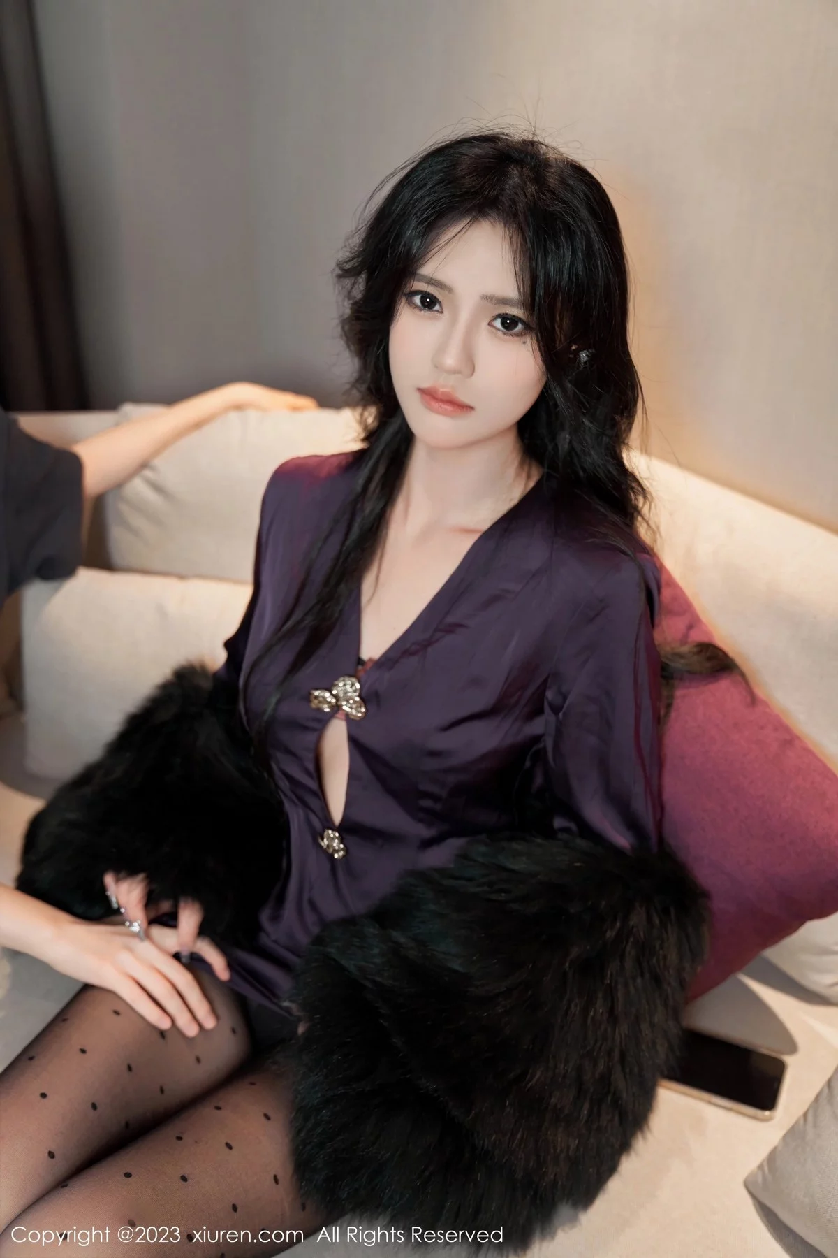 XiuRen第6649期_模特浅浅Danny私房性感紫色服配黑丝裤袜秀曼妙身姿诱惑写真101P
